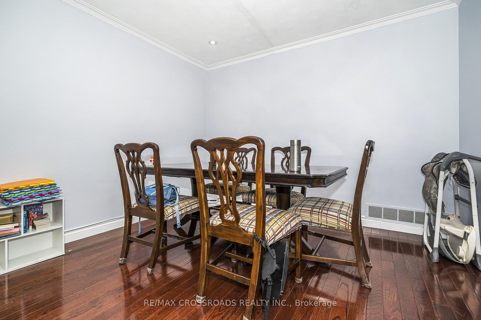 Photo 6 of 14 Reiber Crescent, North York, Bayview Woods-Steeles — HOMEH