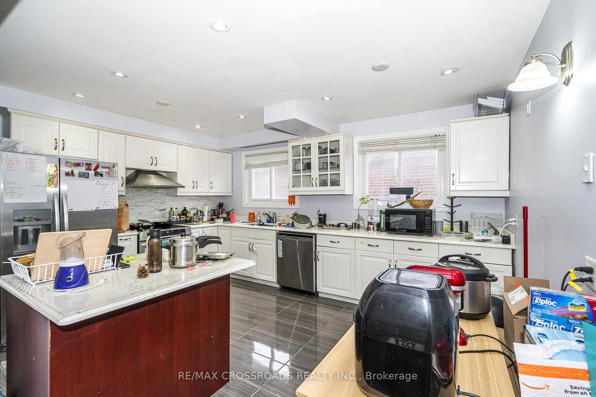 Photo 9 of 14 Reiber Crescent, North York, Bayview Woods-Steeles — HOMEH