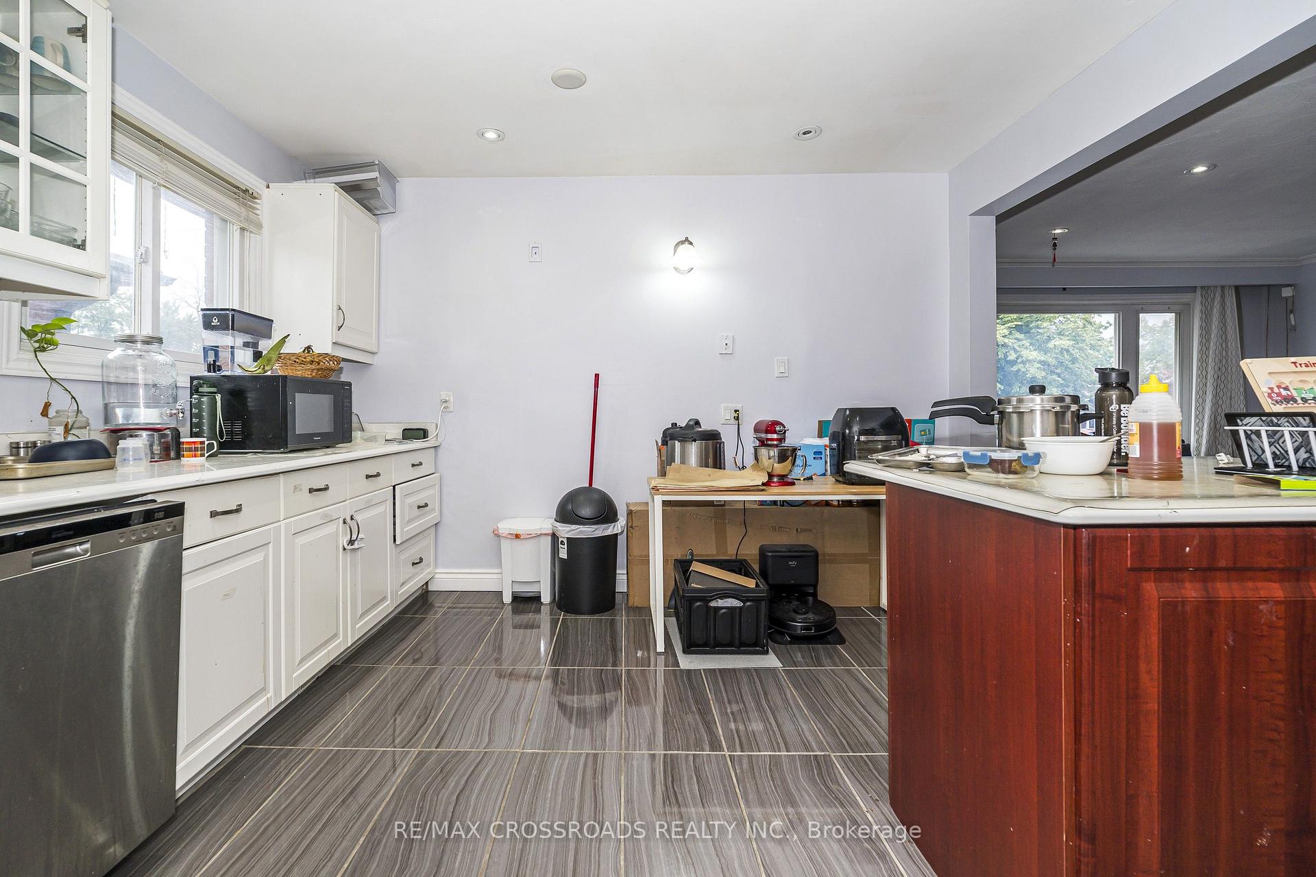 Photo 10 of 14 Reiber Crescent, North York, Bayview Woods-Steeles — HOMEH