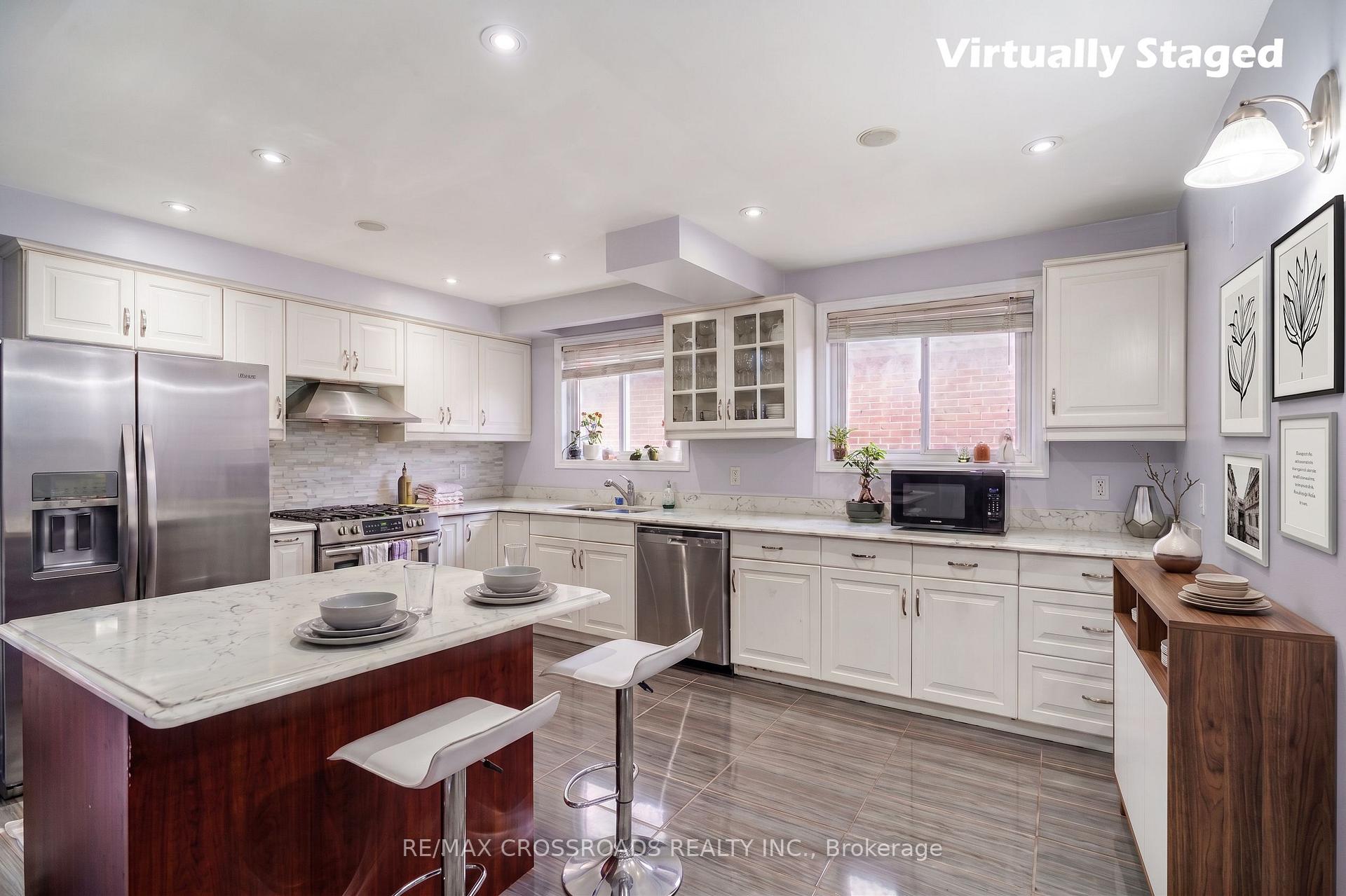 Photo 12 of 14 Reiber Crescent, North York, Bayview Woods-Steeles — HOMEH