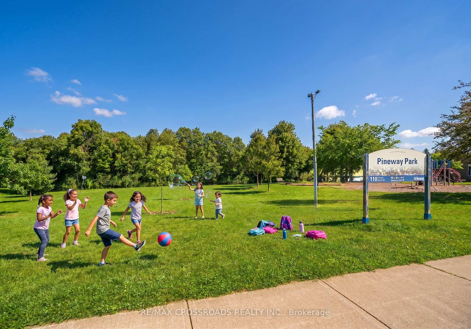 Photo 19 of 14 Reiber Crescent, North York, Bayview Woods-Steeles — HOMEH
