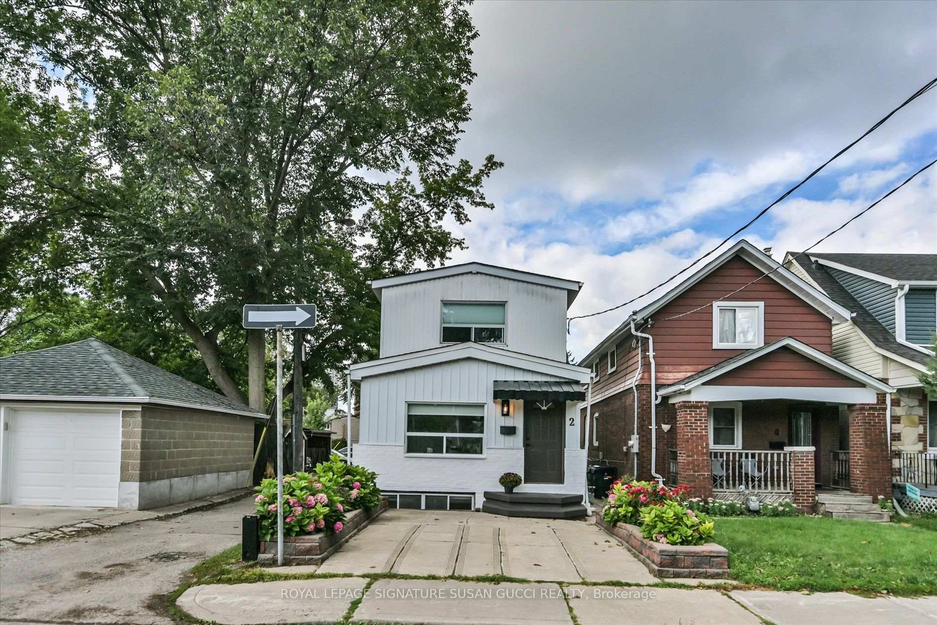Photo 3 of 2 Sutherland Avenue, Toronto, Crescent Town — HOMEH