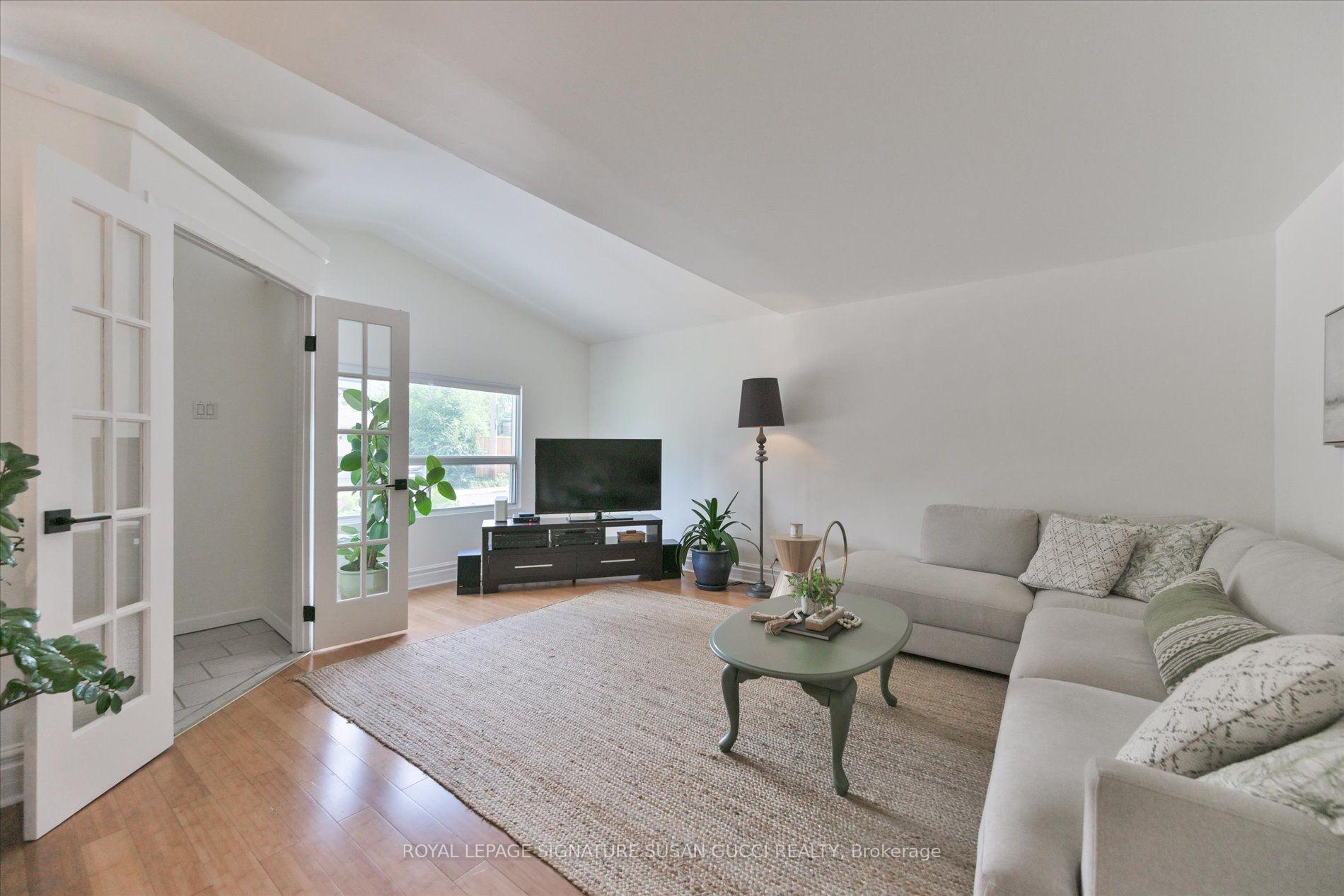 Photo 10 of 2 Sutherland Avenue, Toronto, Crescent Town — HOMEH