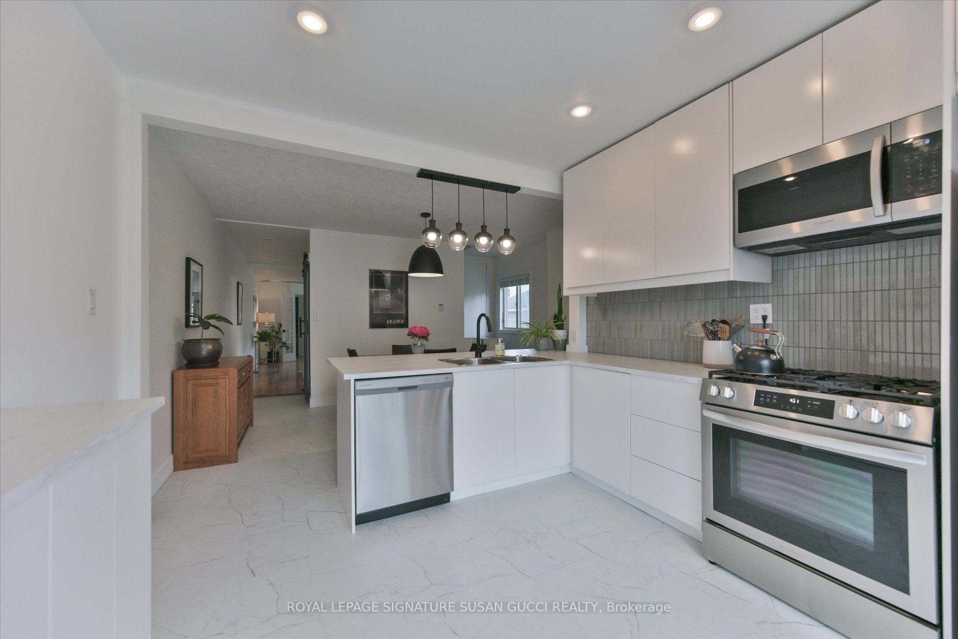 Photo 17 of 2 Sutherland Avenue, Toronto, Crescent Town — HOMEH
