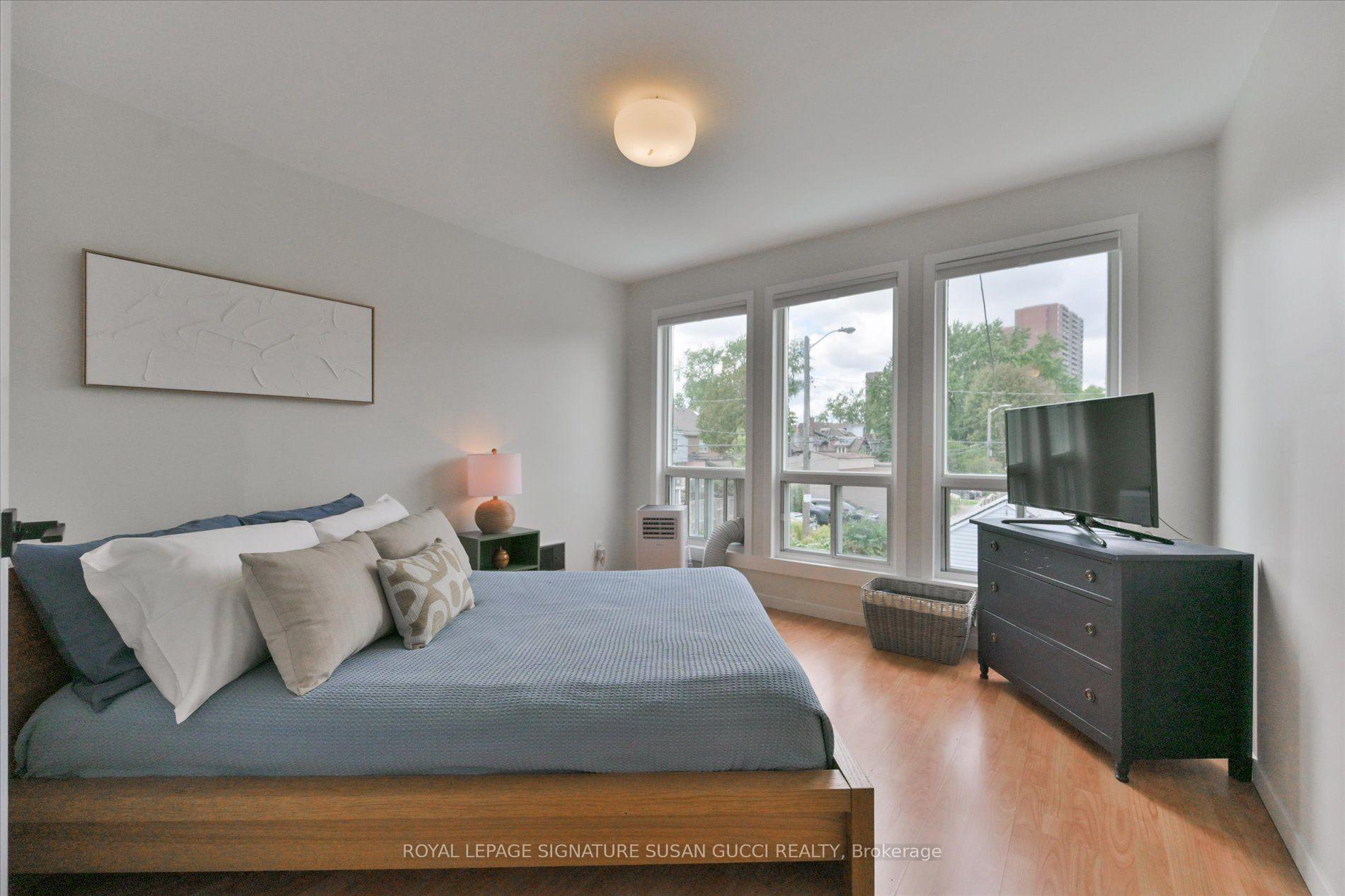 Photo 28 of 2 Sutherland Avenue, Toronto, Crescent Town — HOMEH