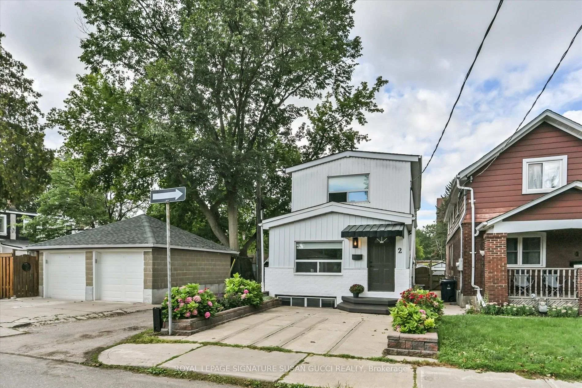 Photo 4 of 2 Sutherland Avenue, Toronto, Crescent Town — HOMEH