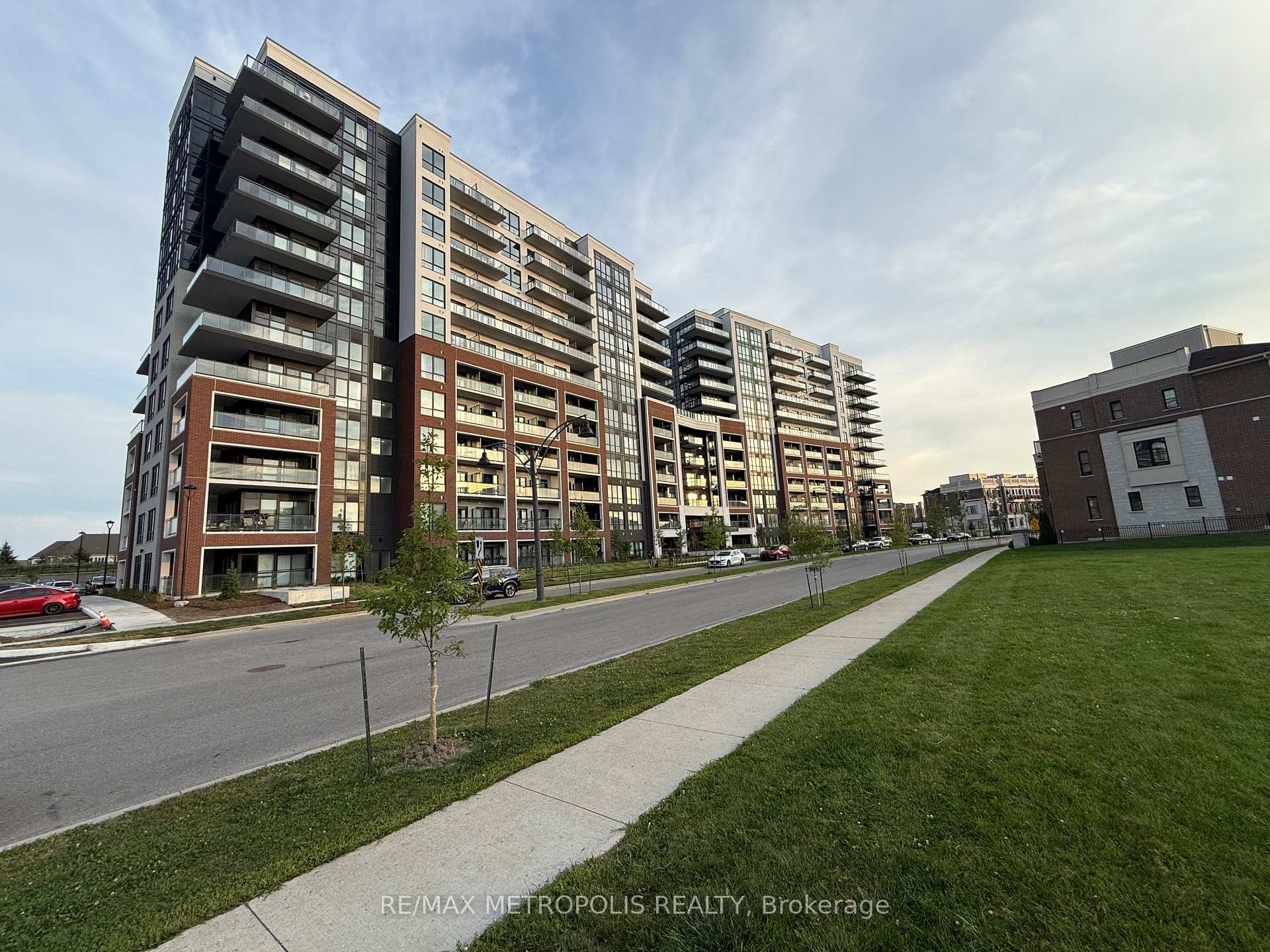 Photo 1 of Unit 814, 51 Clarington Boulevard, Clarington, Bowmanville — HOMEH
