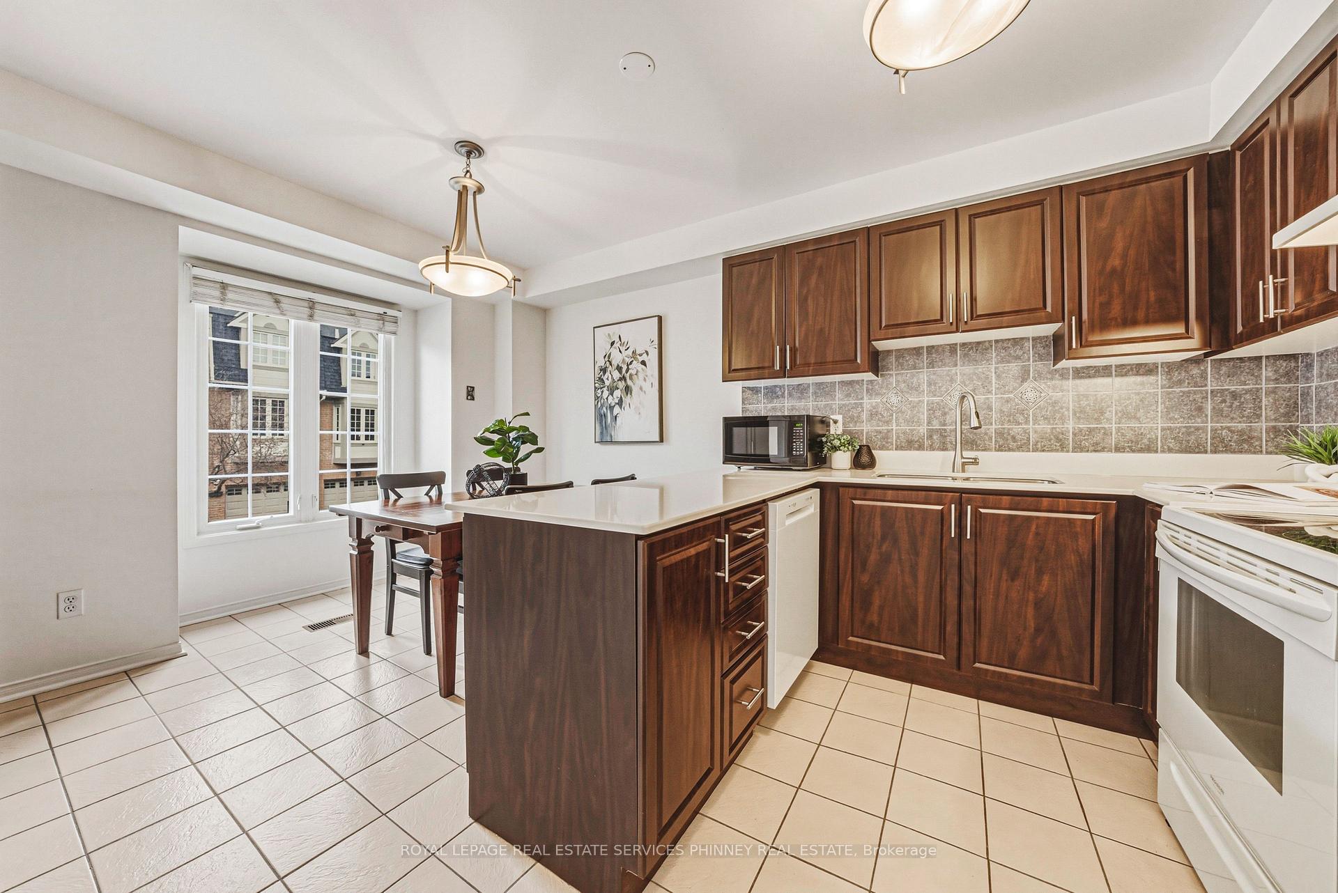 Photo 7 of Unit 28, 3140 Fifth Line W, Mississauga, Erin Mills — HOMEH