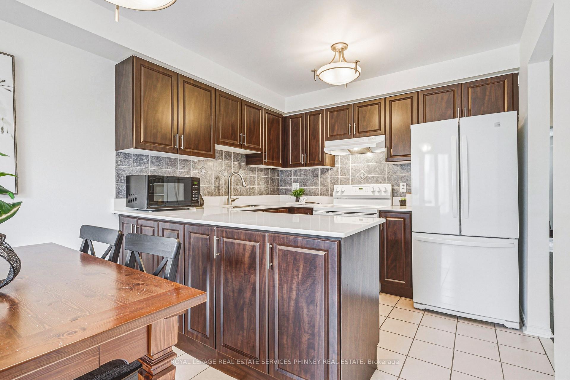 Photo 8 of Unit 28, 3140 Fifth Line W, Mississauga, Erin Mills — HOMEH