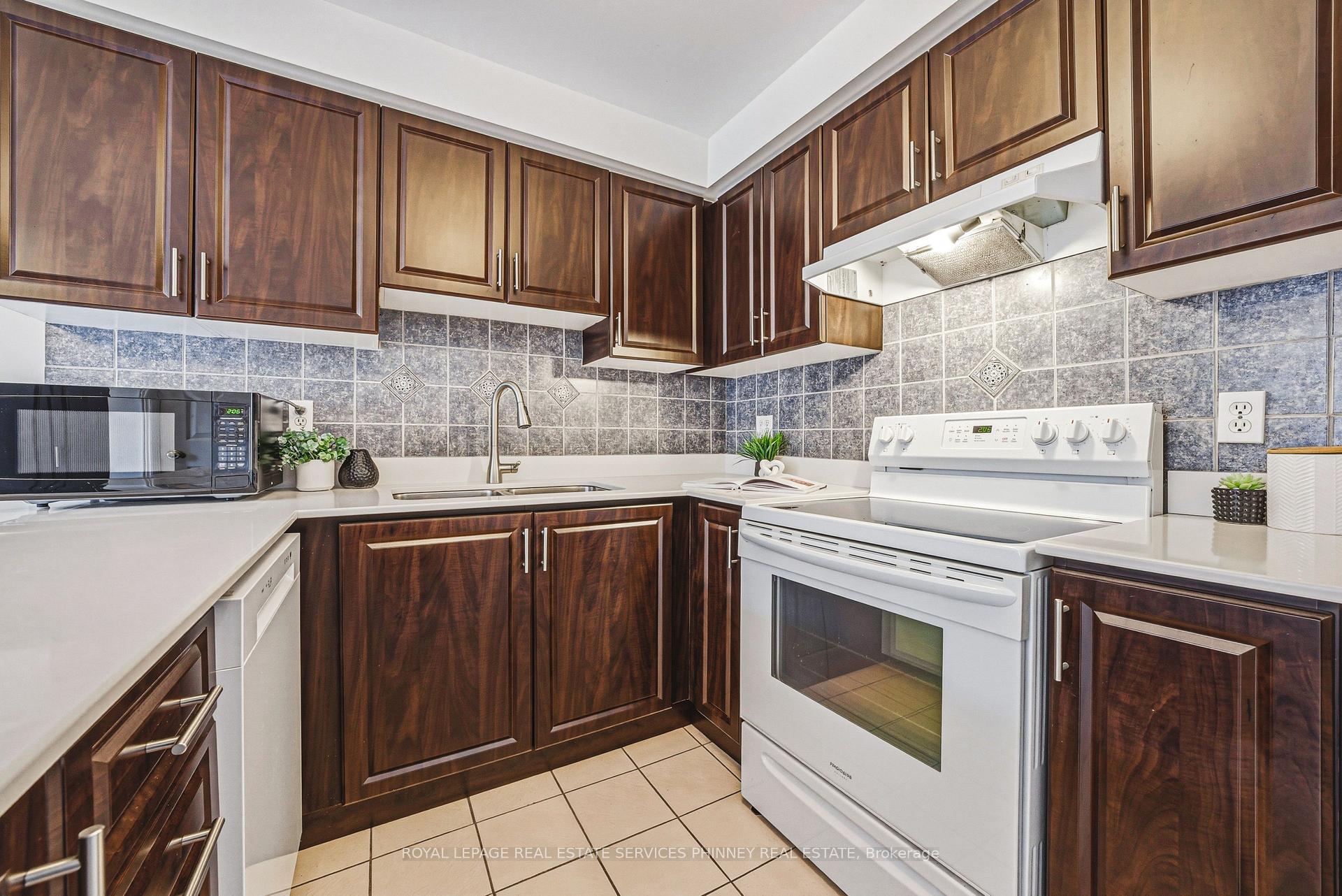 Photo 9 of Unit 28, 3140 Fifth Line W, Mississauga, Erin Mills — HOMEH
