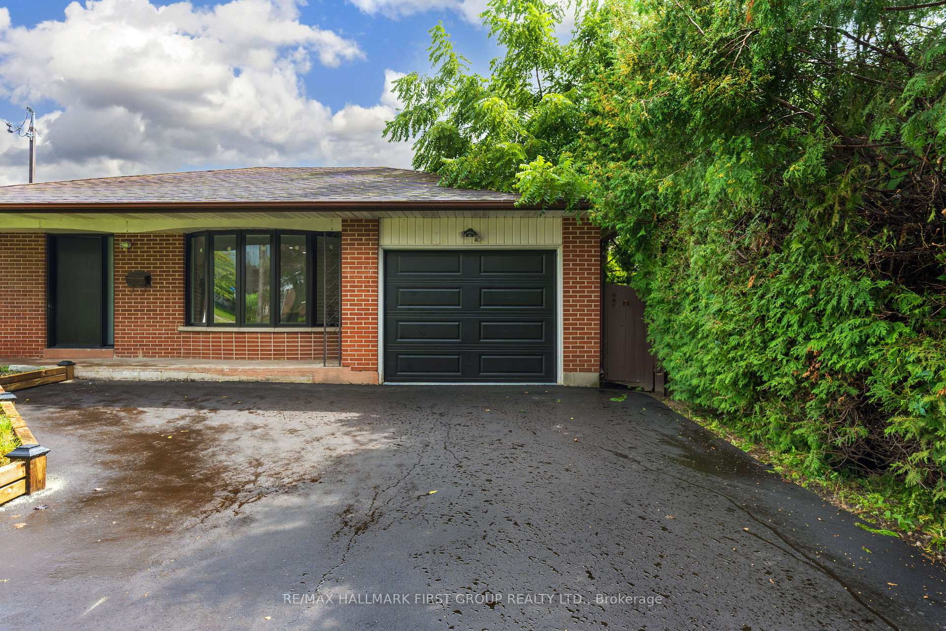 Photo 4 of 969 Applegrove Avenue, Oshawa, Donevan — HOMEH