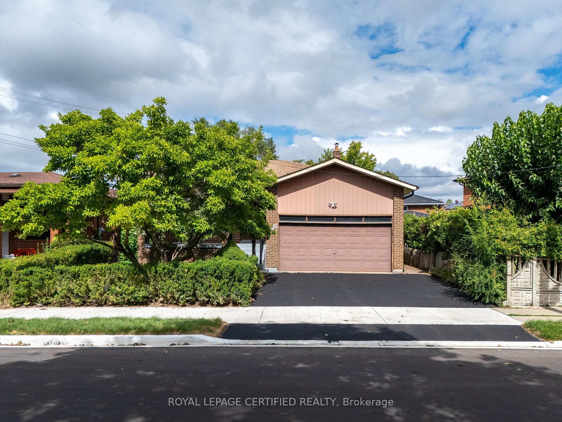 Photo 2 of 196 Mount Olive Drive, Etobicoke, Mount Olive-Silverstone-Jamestown — HOMEH