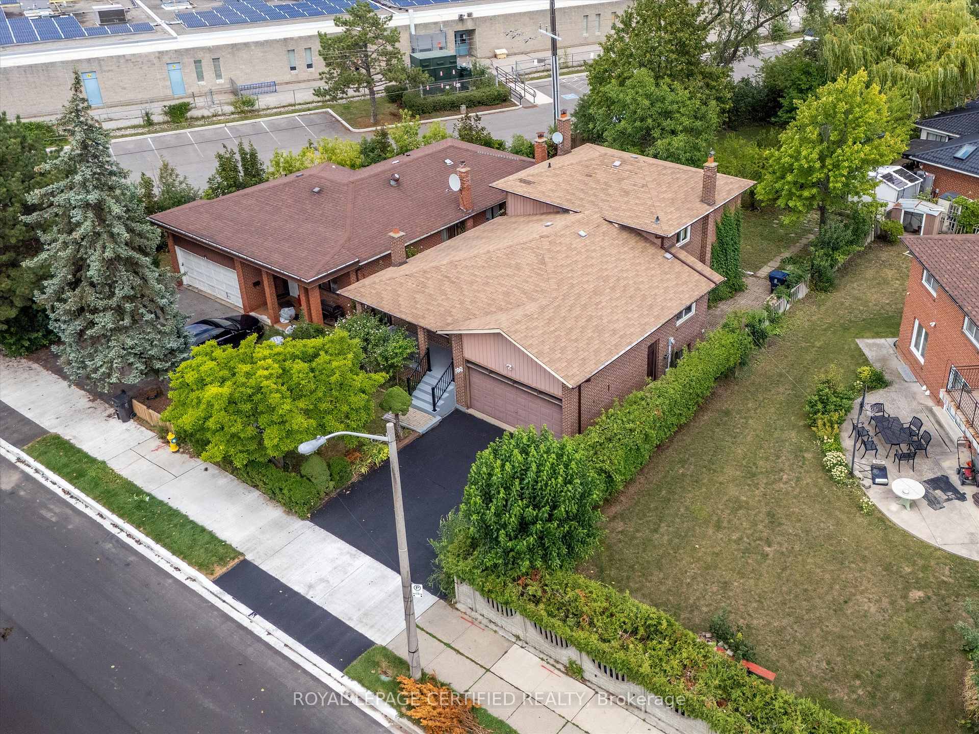 Photo 3 of 196 Mount Olive Drive, Etobicoke, Mount Olive-Silverstone-Jamestown — HOMEH
