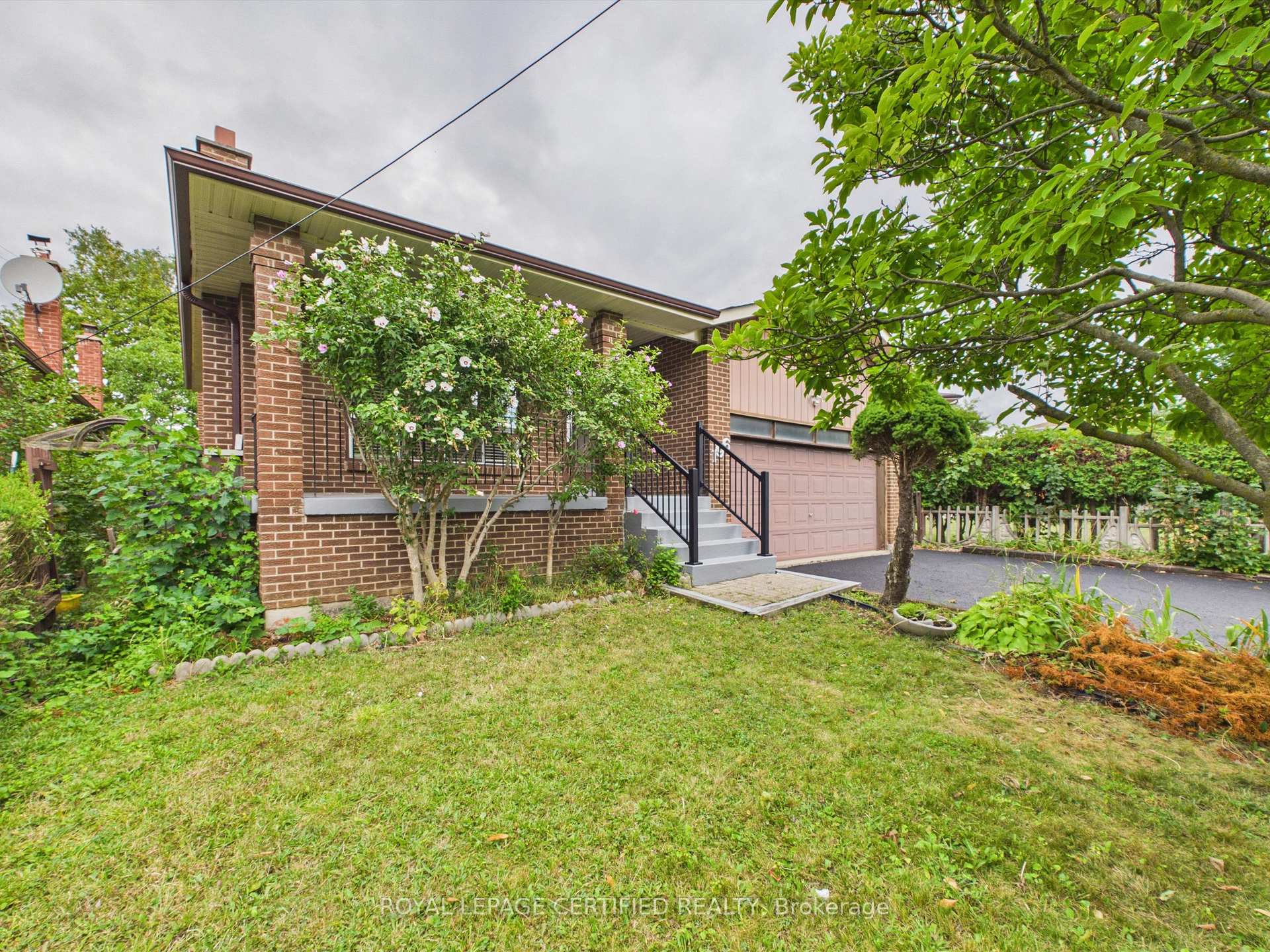 Photo 5 of 196 Mount Olive Drive, Etobicoke, Mount Olive-Silverstone-Jamestown — HOMEH