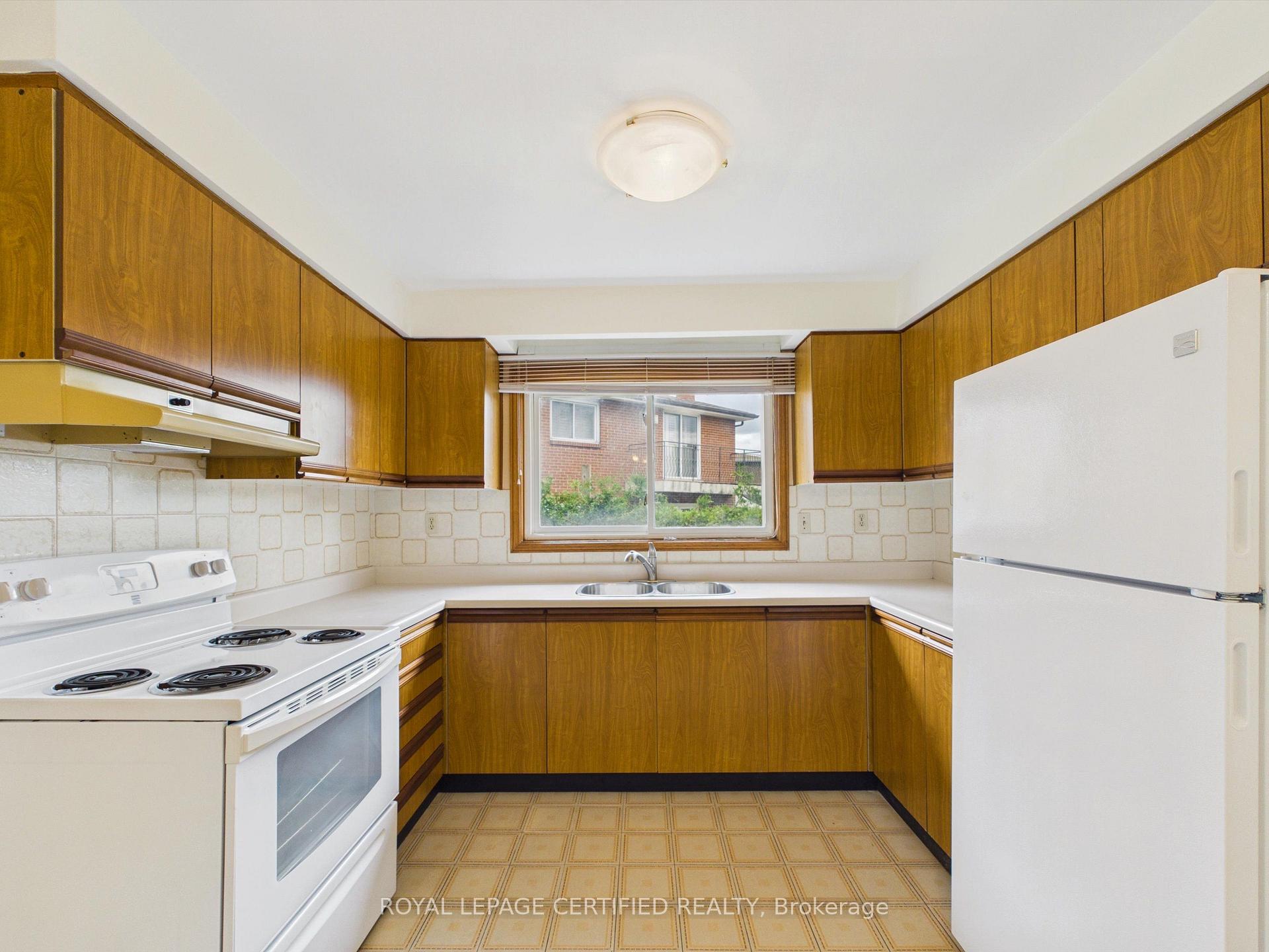 Photo 14 of 196 Mount Olive Drive, Etobicoke, Mount Olive-Silverstone-Jamestown — HOMEH