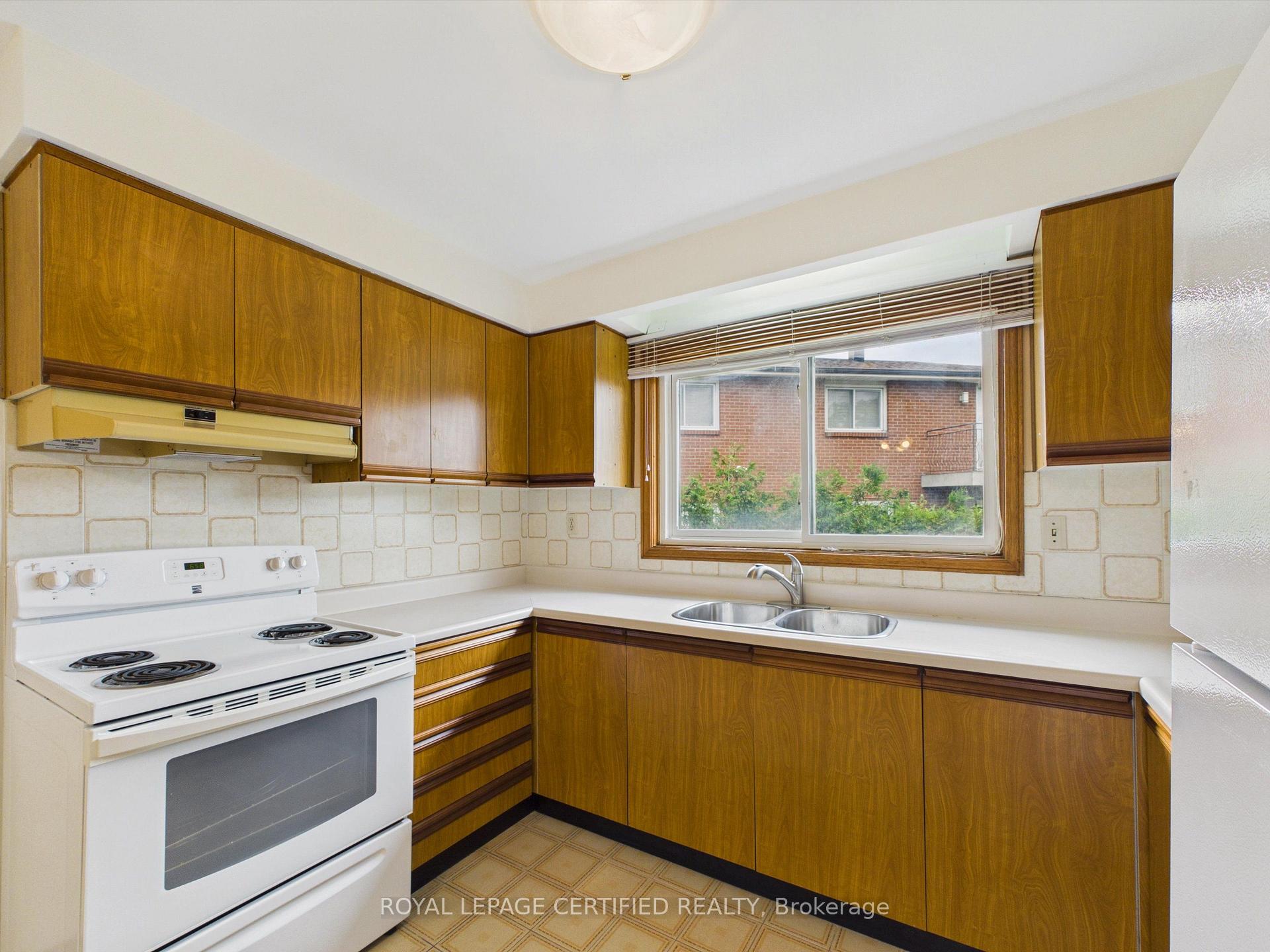 Photo 15 of 196 Mount Olive Drive, Etobicoke, Mount Olive-Silverstone-Jamestown — HOMEH