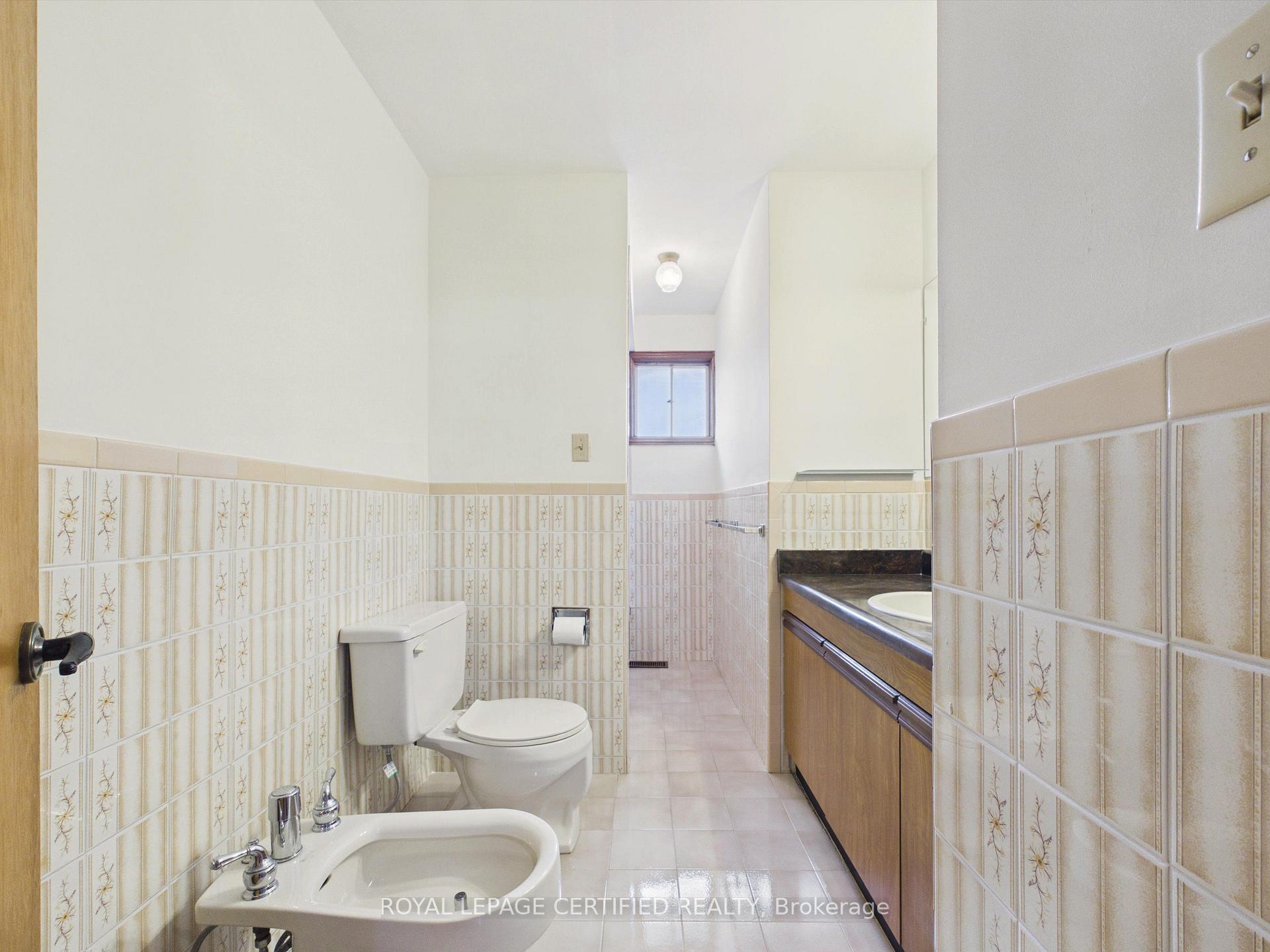 Photo 16 of 196 Mount Olive Drive, Etobicoke, Mount Olive-Silverstone-Jamestown — HOMEH