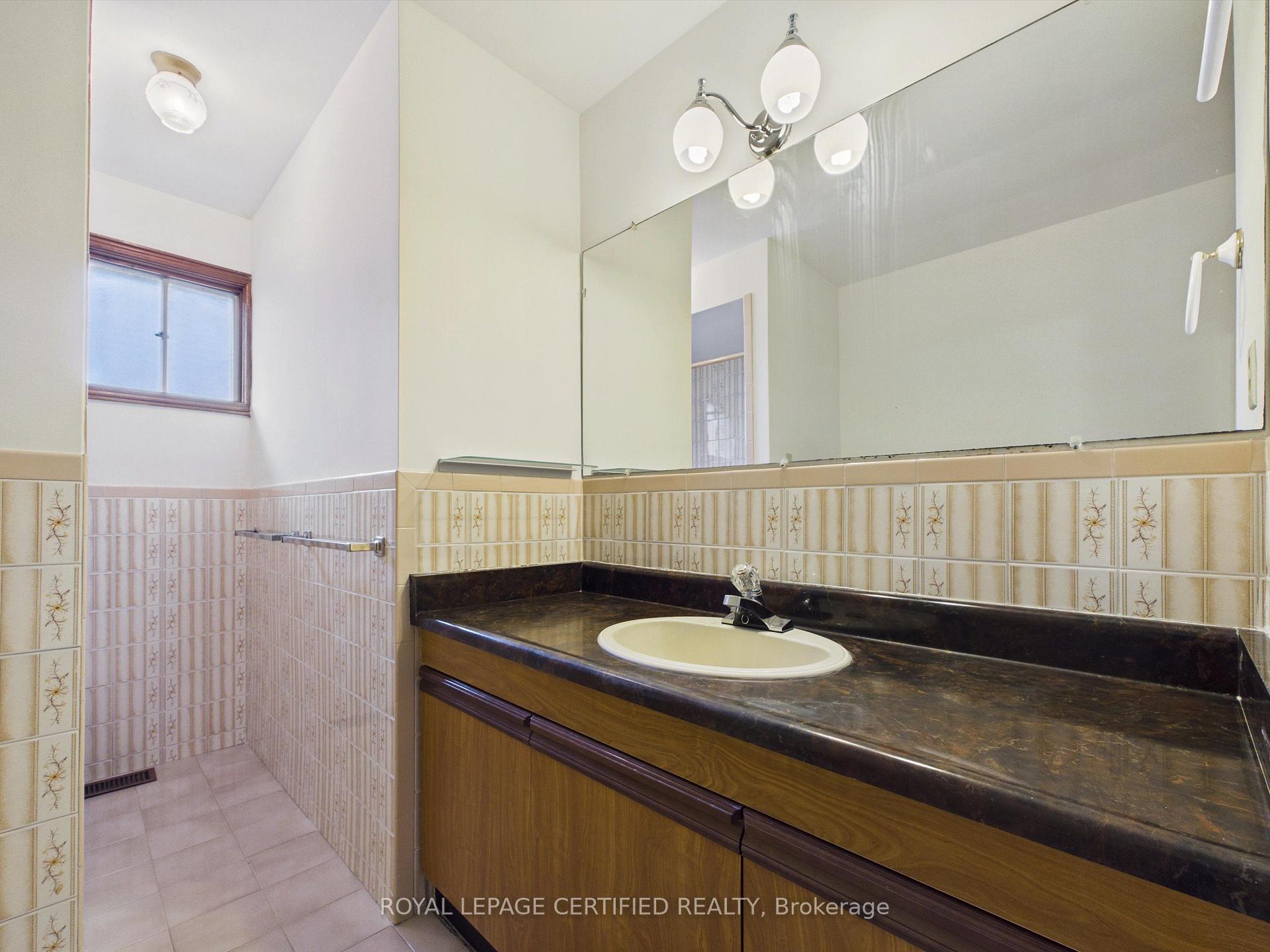 Photo 17 of 196 Mount Olive Drive, Etobicoke, Mount Olive-Silverstone-Jamestown — HOMEH