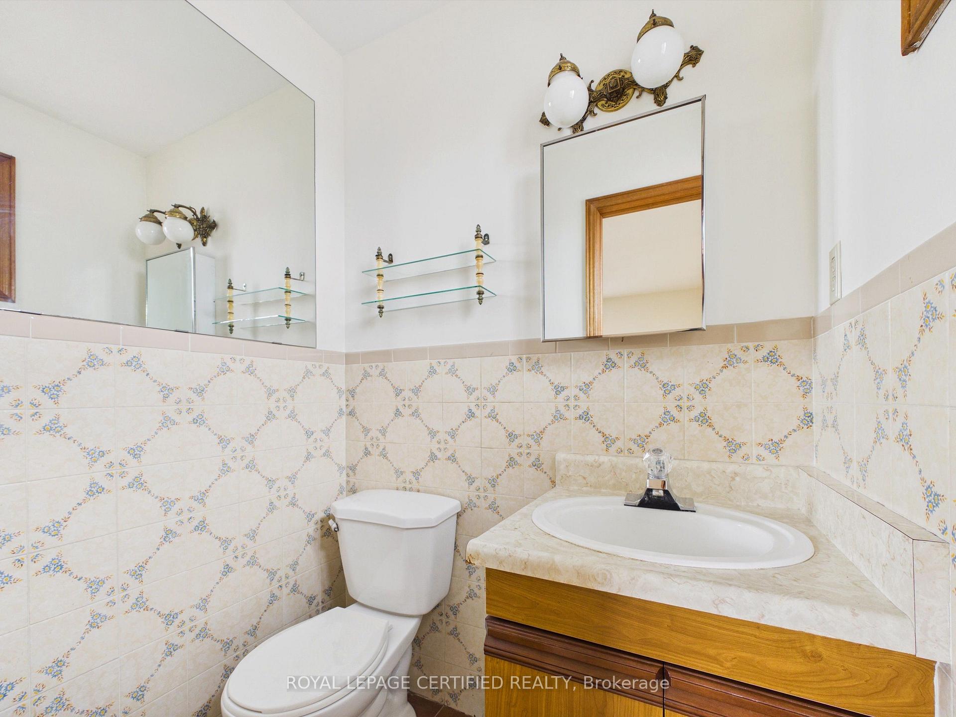 Photo 21 of 196 Mount Olive Drive, Etobicoke, Mount Olive-Silverstone-Jamestown — HOMEH