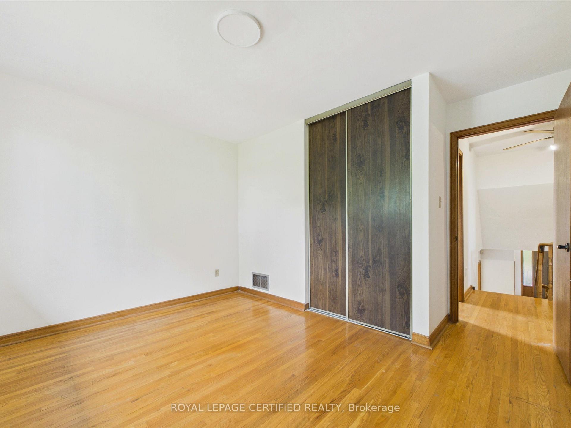 Photo 23 of 196 Mount Olive Drive, Etobicoke, Mount Olive-Silverstone-Jamestown — HOMEH