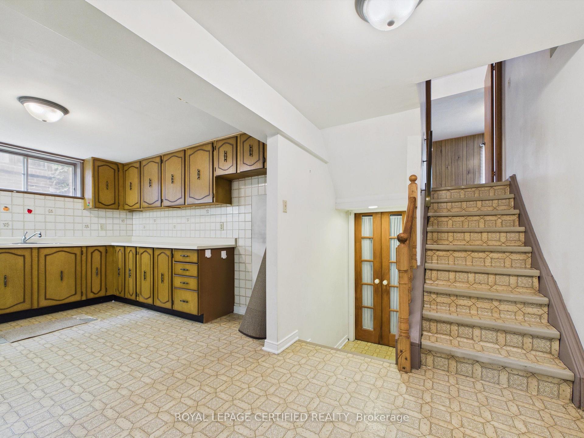 Photo 32 of 196 Mount Olive Drive, Etobicoke, Mount Olive-Silverstone-Jamestown — HOMEH