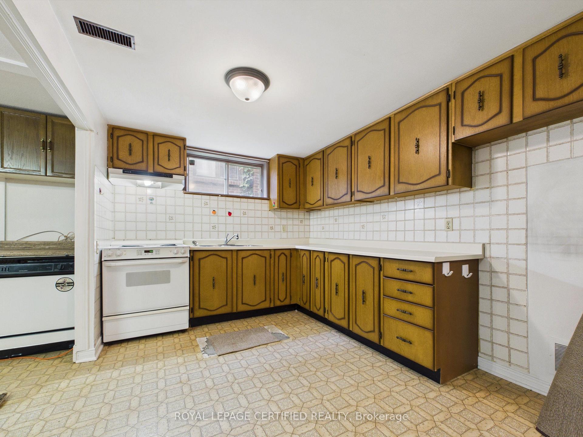 Photo 33 of 196 Mount Olive Drive, Etobicoke, Mount Olive-Silverstone-Jamestown — HOMEH