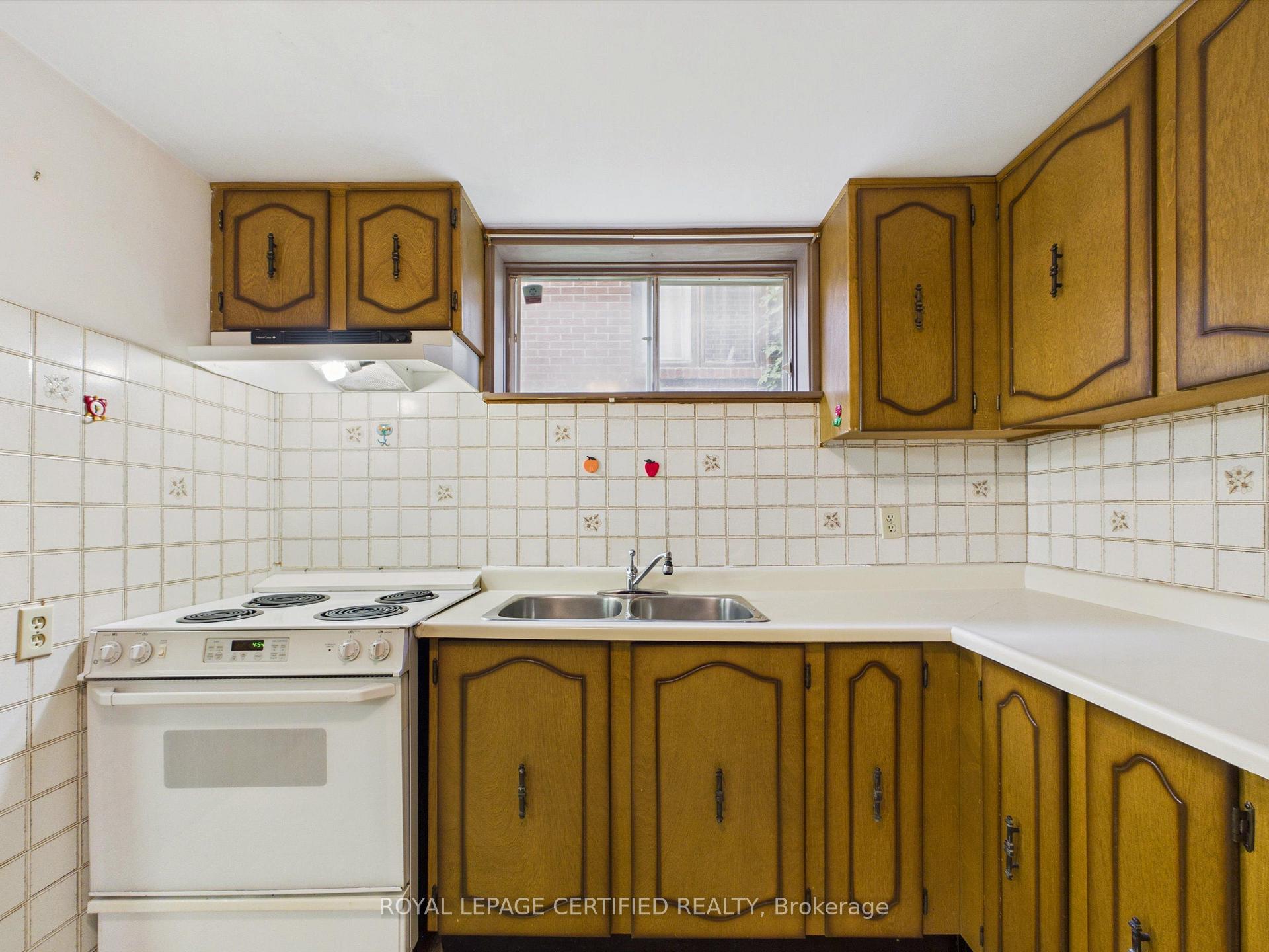 Photo 34 of 196 Mount Olive Drive, Etobicoke, Mount Olive-Silverstone-Jamestown — HOMEH