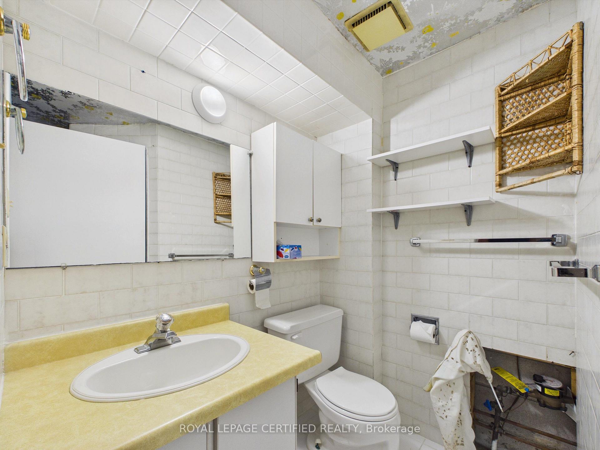 Photo 37 of 196 Mount Olive Drive, Etobicoke, Mount Olive-Silverstone-Jamestown — HOMEH