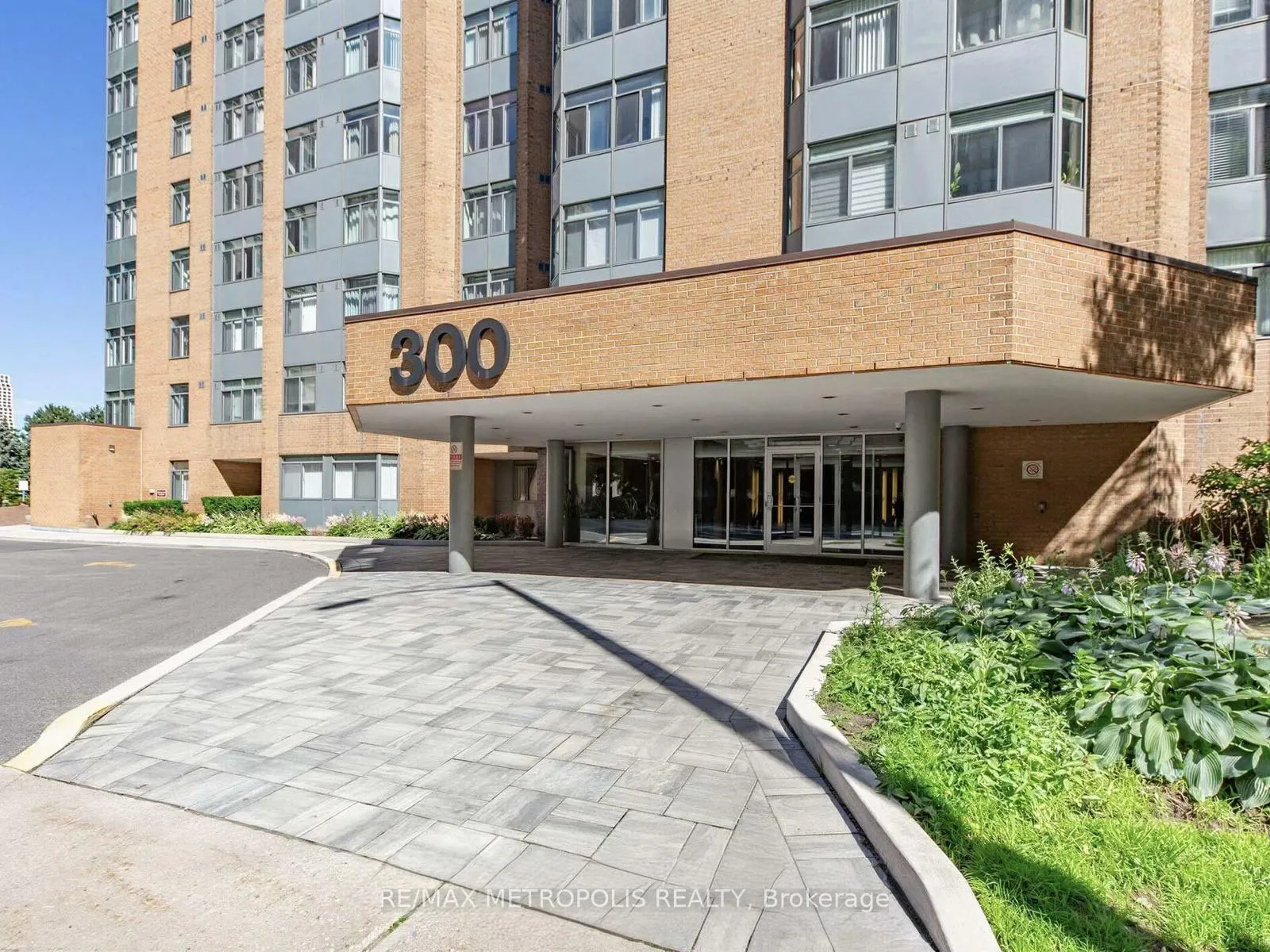 Photo 2 of Unit 210, 300 Webb Drive, Mississauga, City Centre — HOMEH