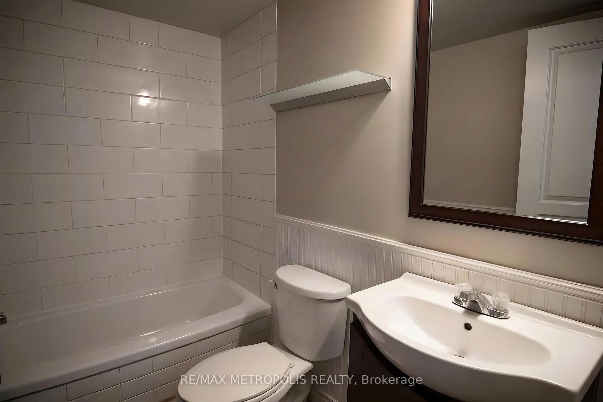 Photo 10 of Unit 210, 300 Webb Drive, Mississauga, City Centre — HOMEH
