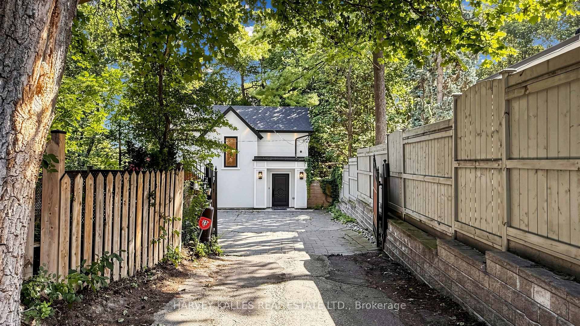 Photo 2 of 23A Donwoods Drive, North York, Bridle Path-Sunnybrook-York Mills — HOMEH