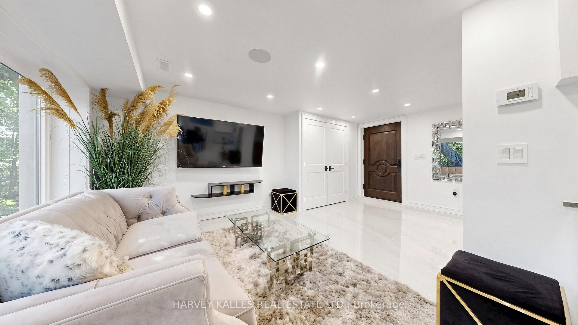 Photo 10 of 23A Donwoods Drive, North York, Bridle Path-Sunnybrook-York Mills — HOMEH