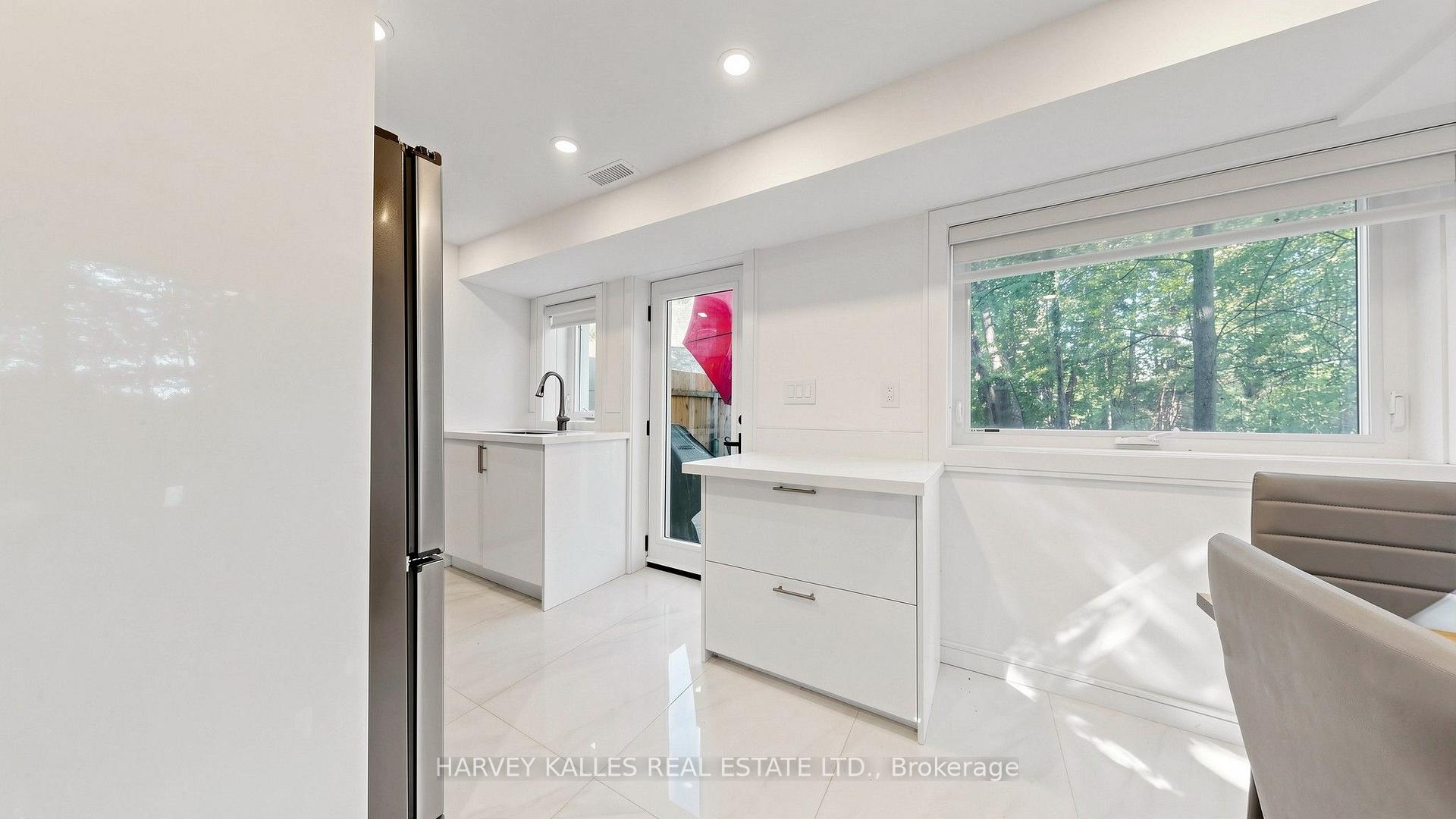 Photo 18 of 23A Donwoods Drive, North York, Bridle Path-Sunnybrook-York Mills — HOMEH