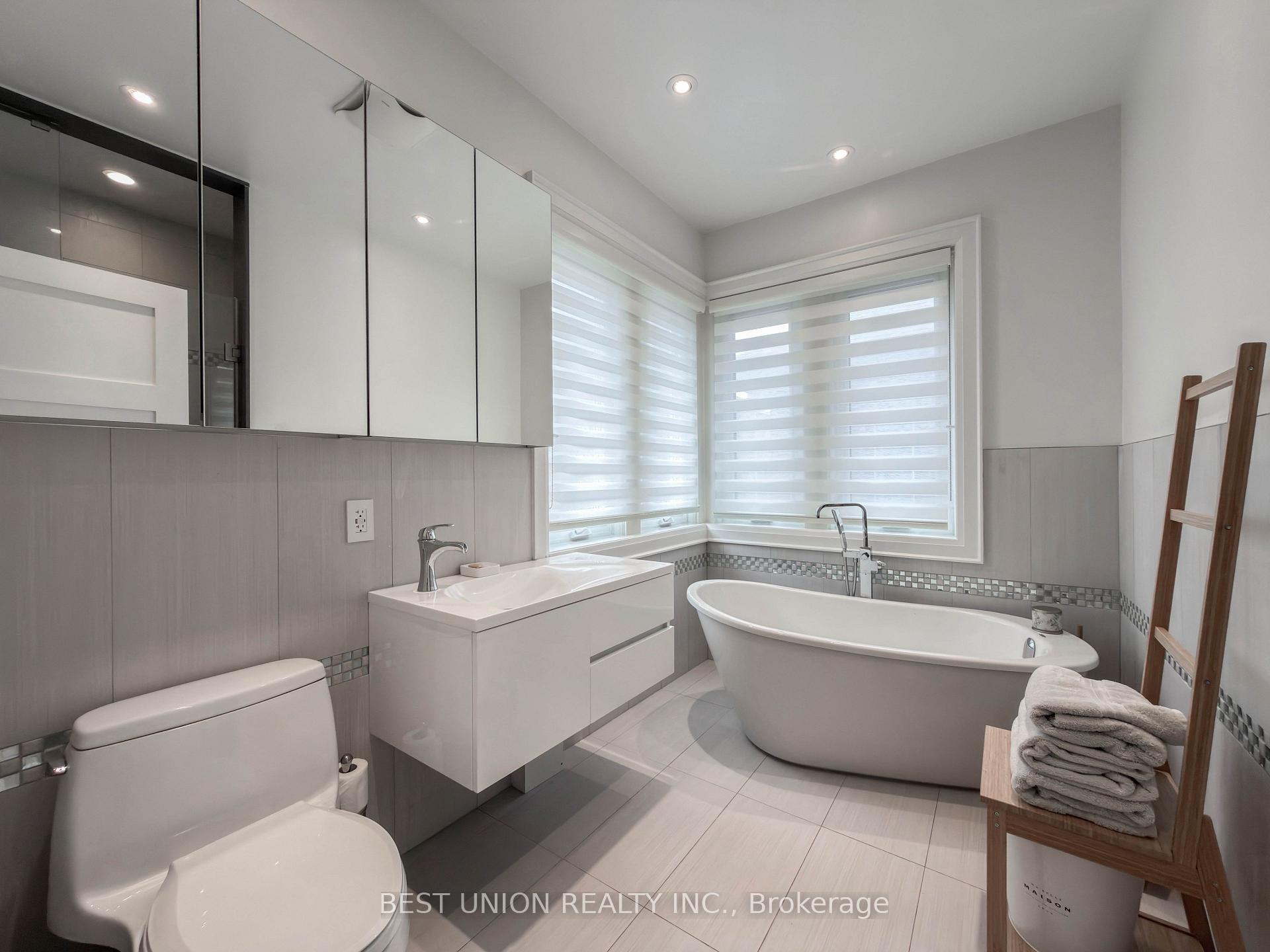 Photo 23 of 34 Maxwell Avenue, Toronto, Yonge-Eglinton — HOMEH