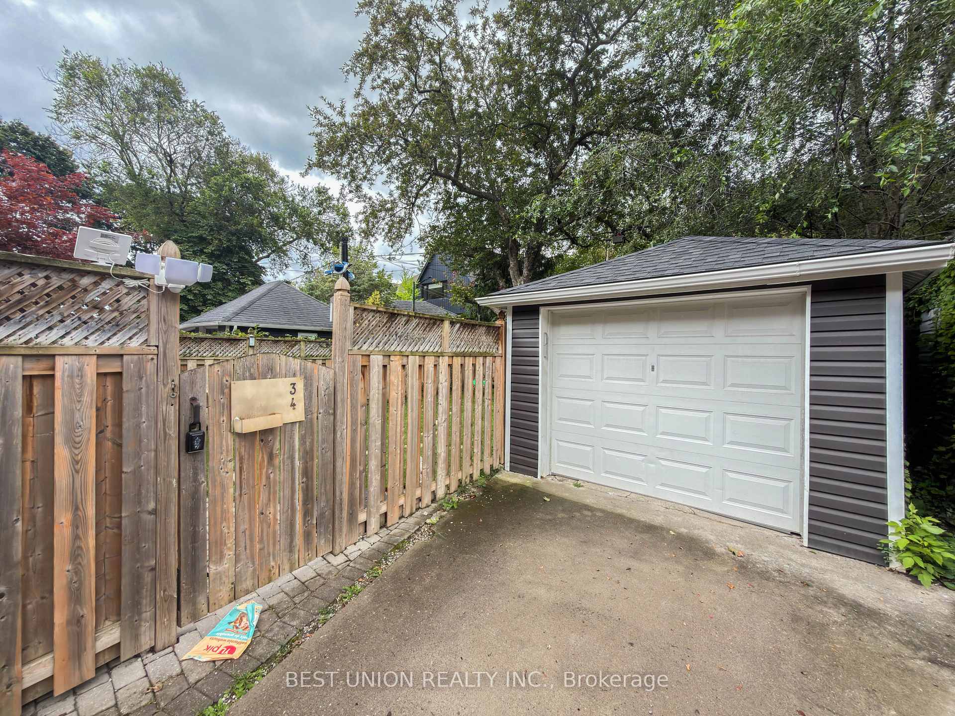 Photo 33 of 34 Maxwell Avenue, Toronto, Yonge-Eglinton — HOMEH