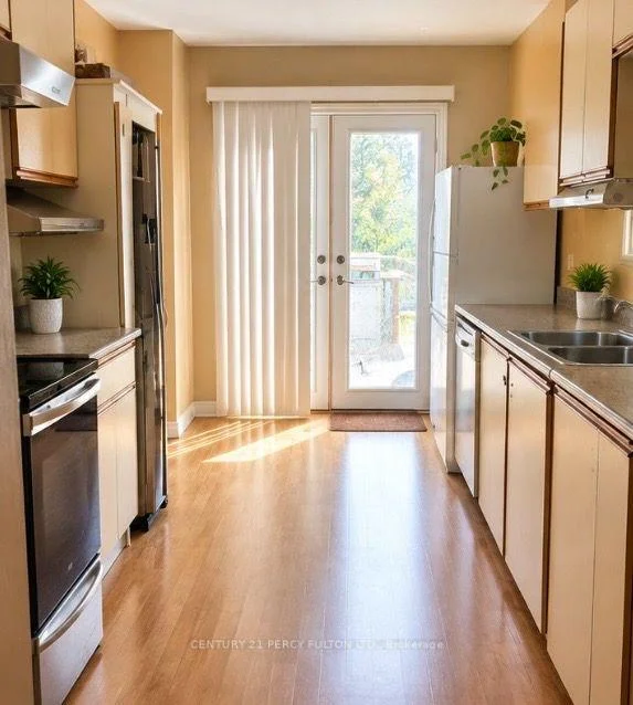 Photo 3 of 261 Mary Anne Drive, Barrie, Painswick North — HOMEH