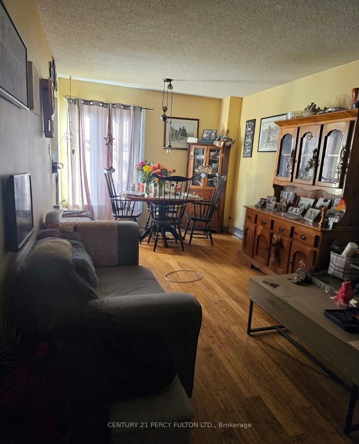 Photo 4 of 261 Mary Anne Drive, Barrie, Painswick North — HOMEH
