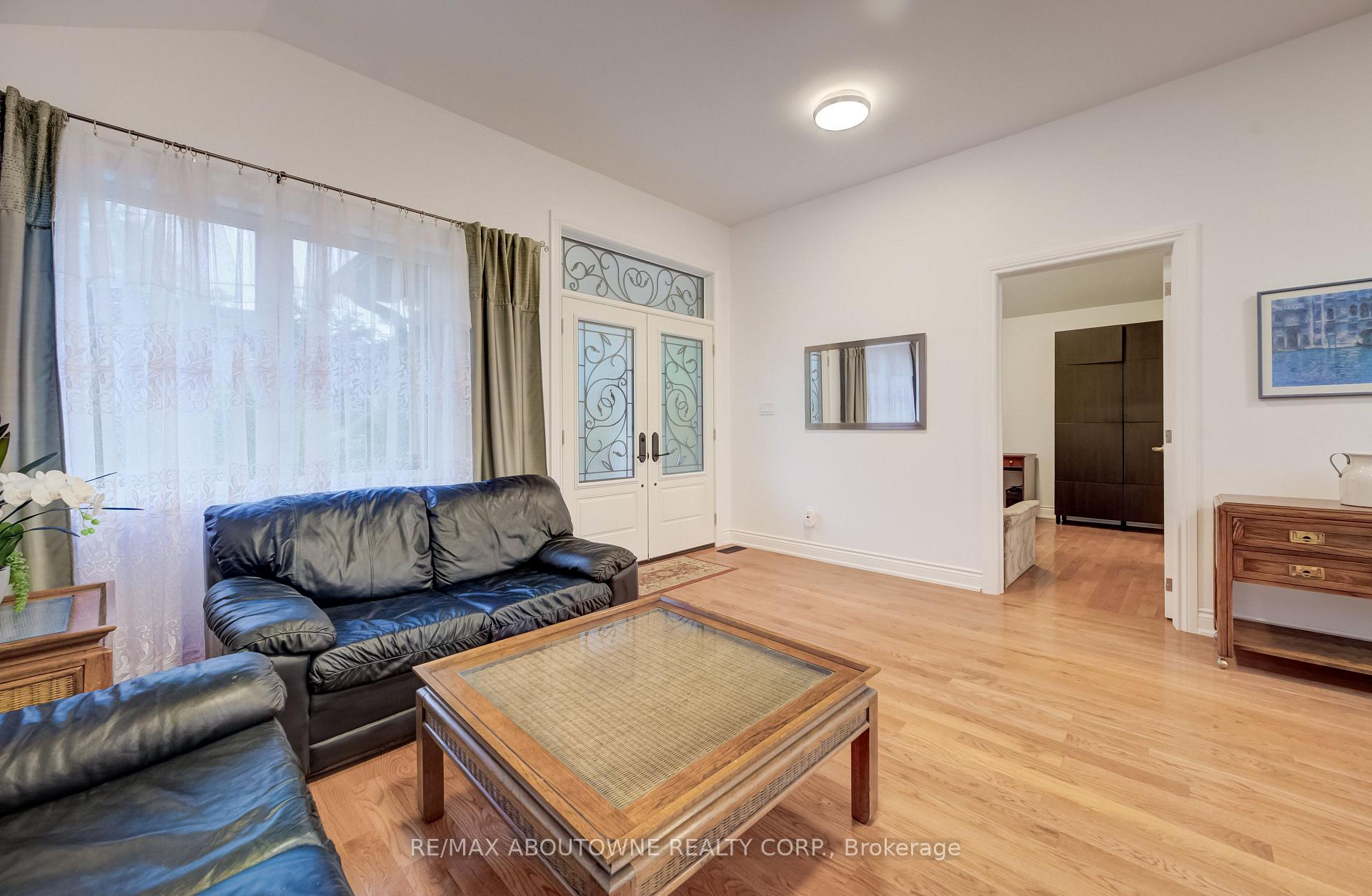 Photo 3 of 3091 Parkerhill Road, Mississauga, Cooksville — HOMEH