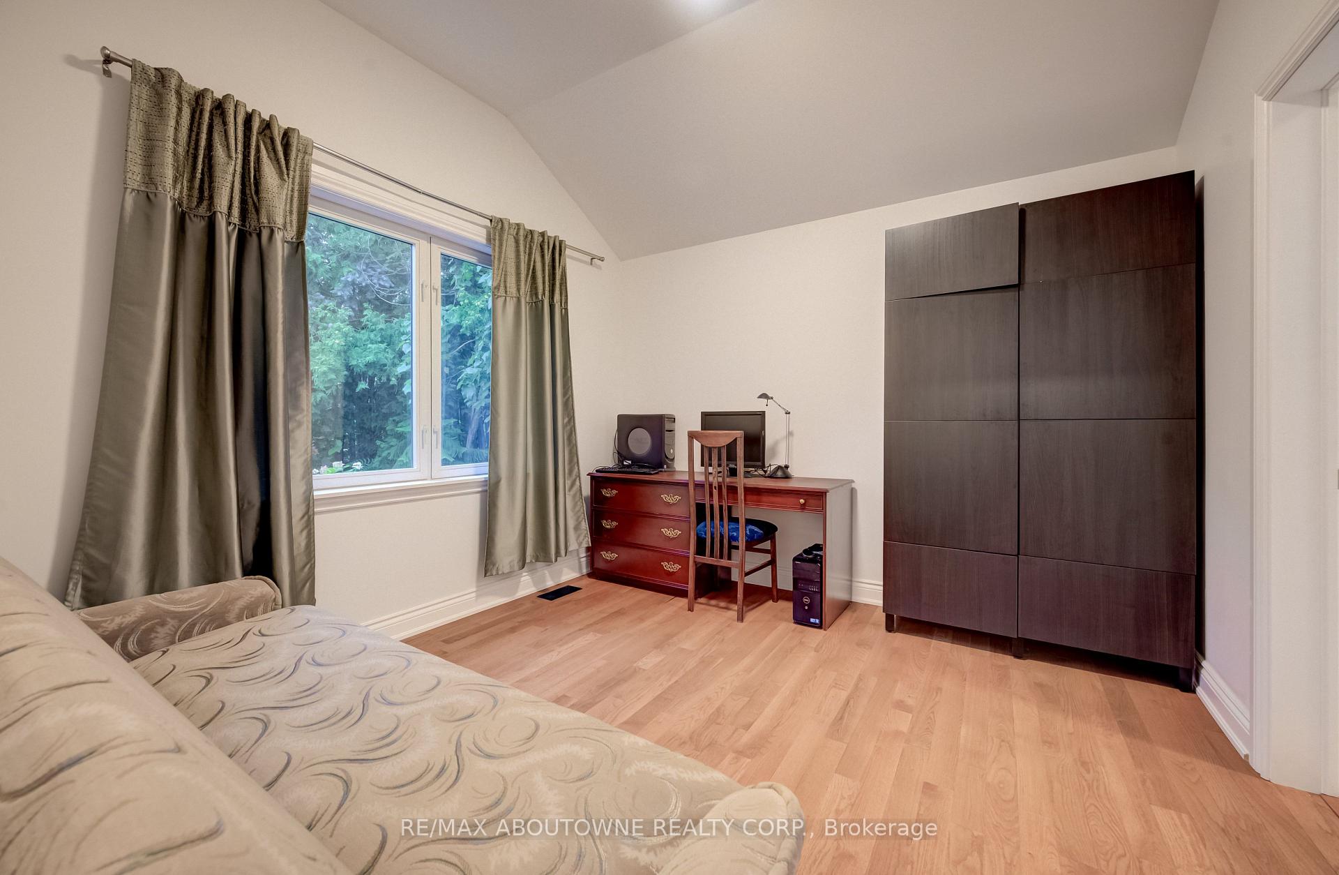 Photo 4 of 3091 Parkerhill Road, Mississauga, Cooksville — HOMEH
