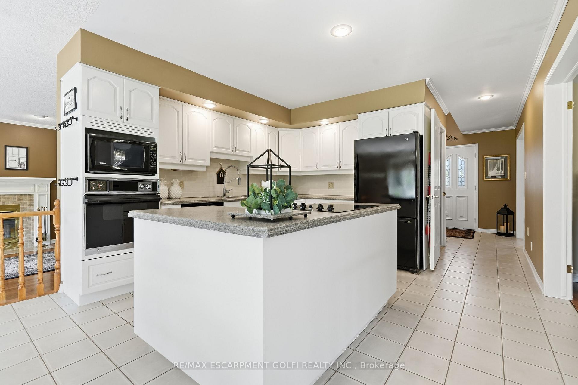 Photo 7 of 40 Dalemere Crescent, St. Catharines, Martindale Pond — HOMEH