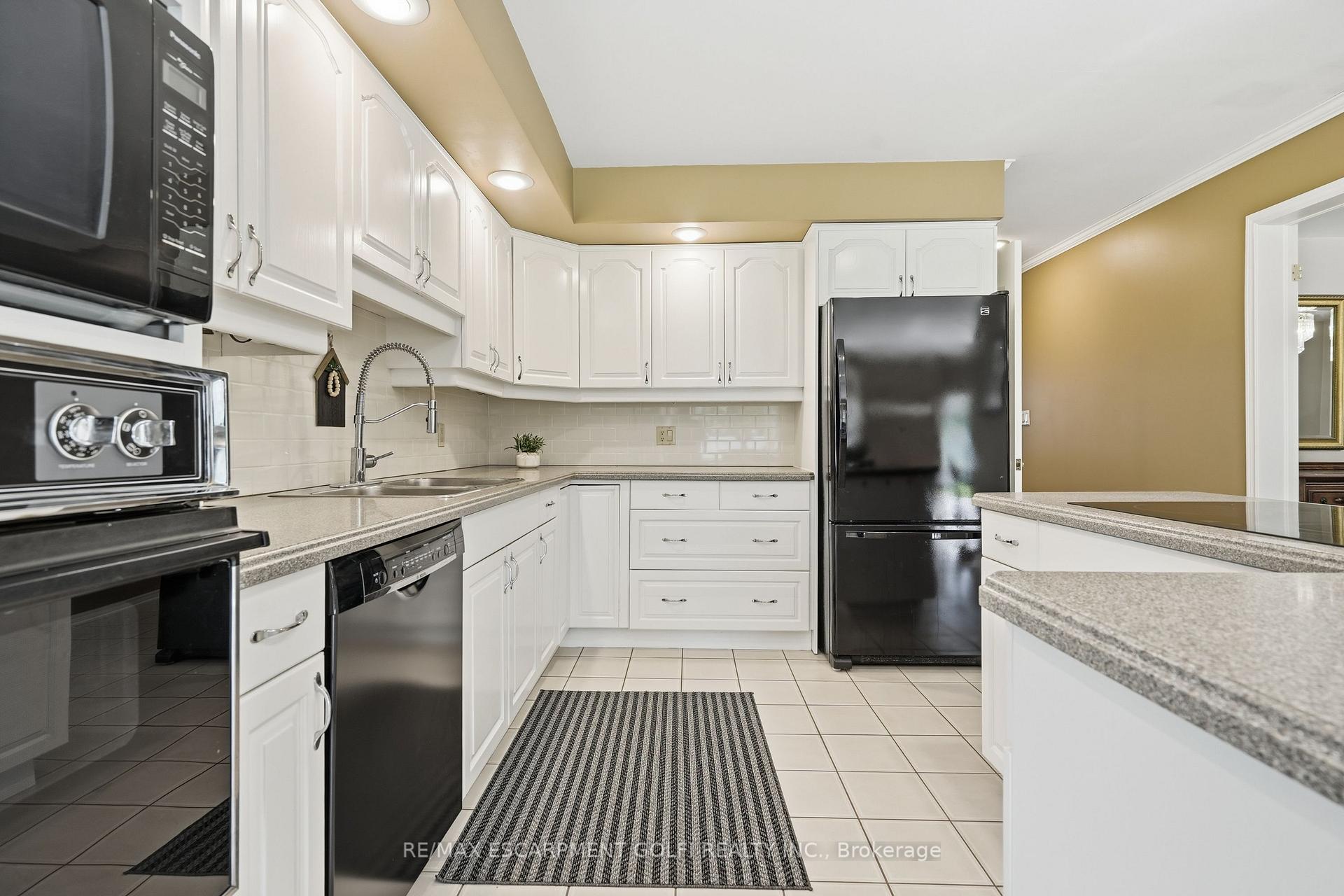 Photo 8 of 40 Dalemere Crescent, St. Catharines, Martindale Pond — HOMEH