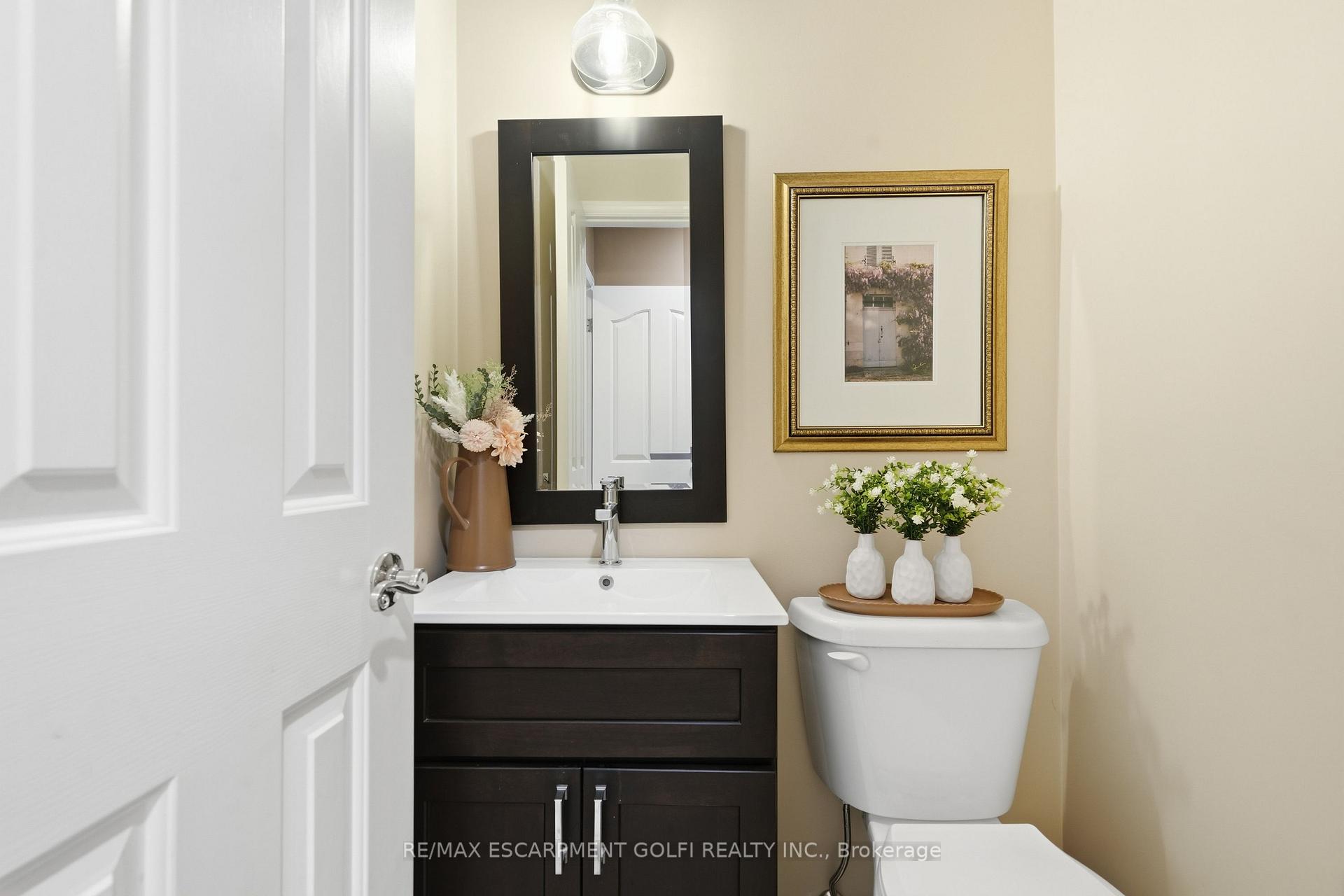 Photo 14 of 40 Dalemere Crescent, St. Catharines, Martindale Pond — HOMEH
