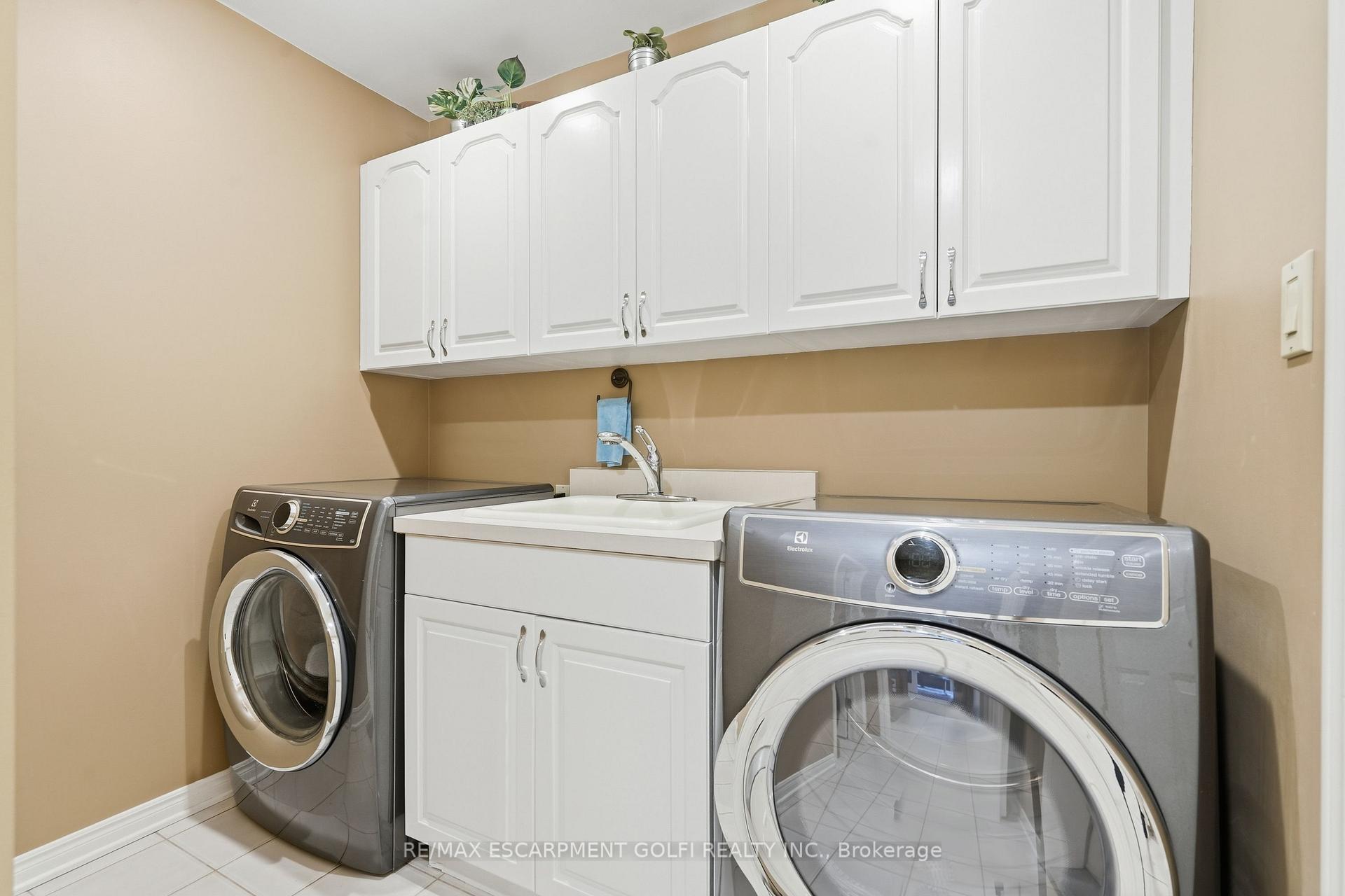 Photo 15 of 40 Dalemere Crescent, St. Catharines, Martindale Pond — HOMEH