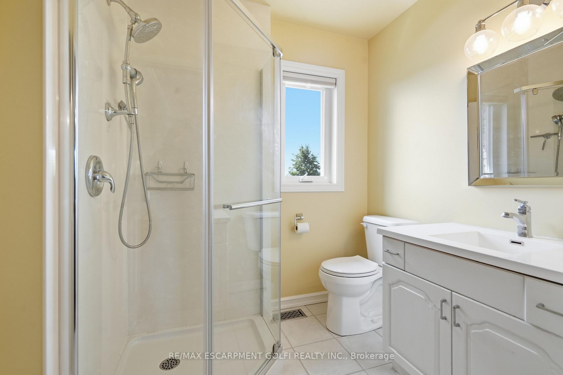 Photo 18 of 40 Dalemere Crescent, St. Catharines, Martindale Pond — HOMEH