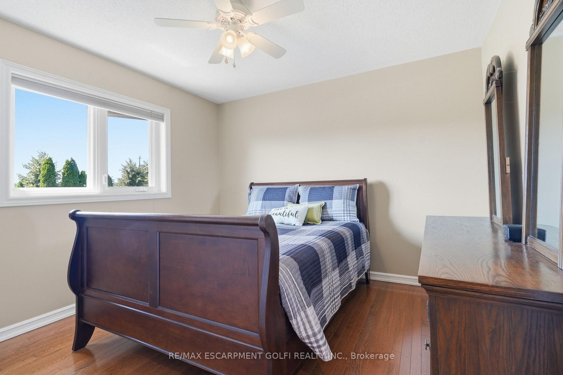 Photo 19 of 40 Dalemere Crescent, St. Catharines, Martindale Pond — HOMEH