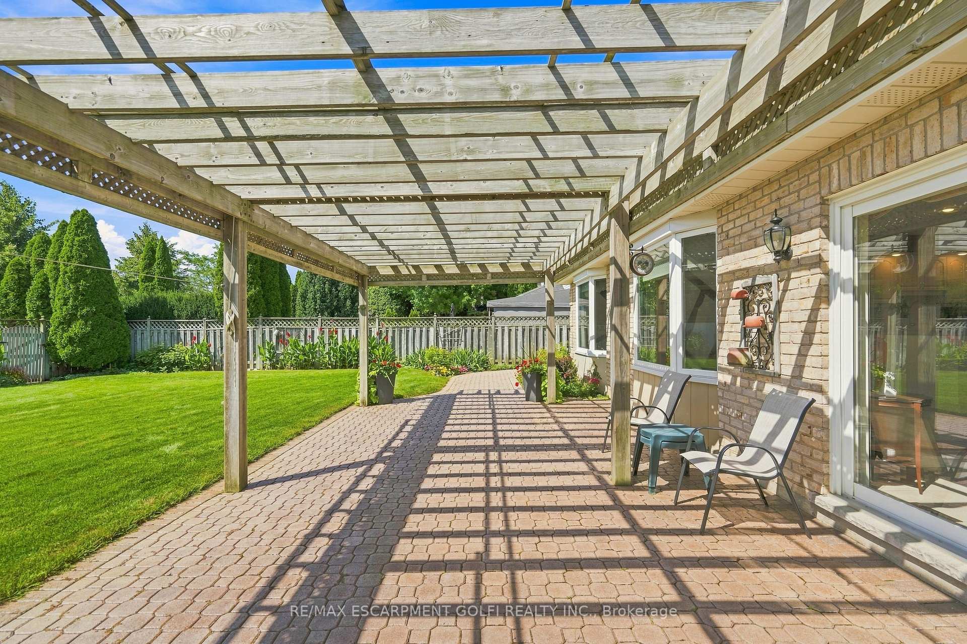 Photo 25 of 40 Dalemere Crescent, St. Catharines, Martindale Pond — HOMEH