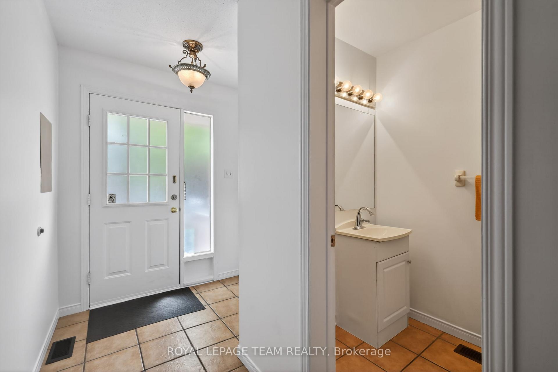 Photo 6 of 4 Mill Hill Road, Ottawa, Westcliffe Estates — HOMEH