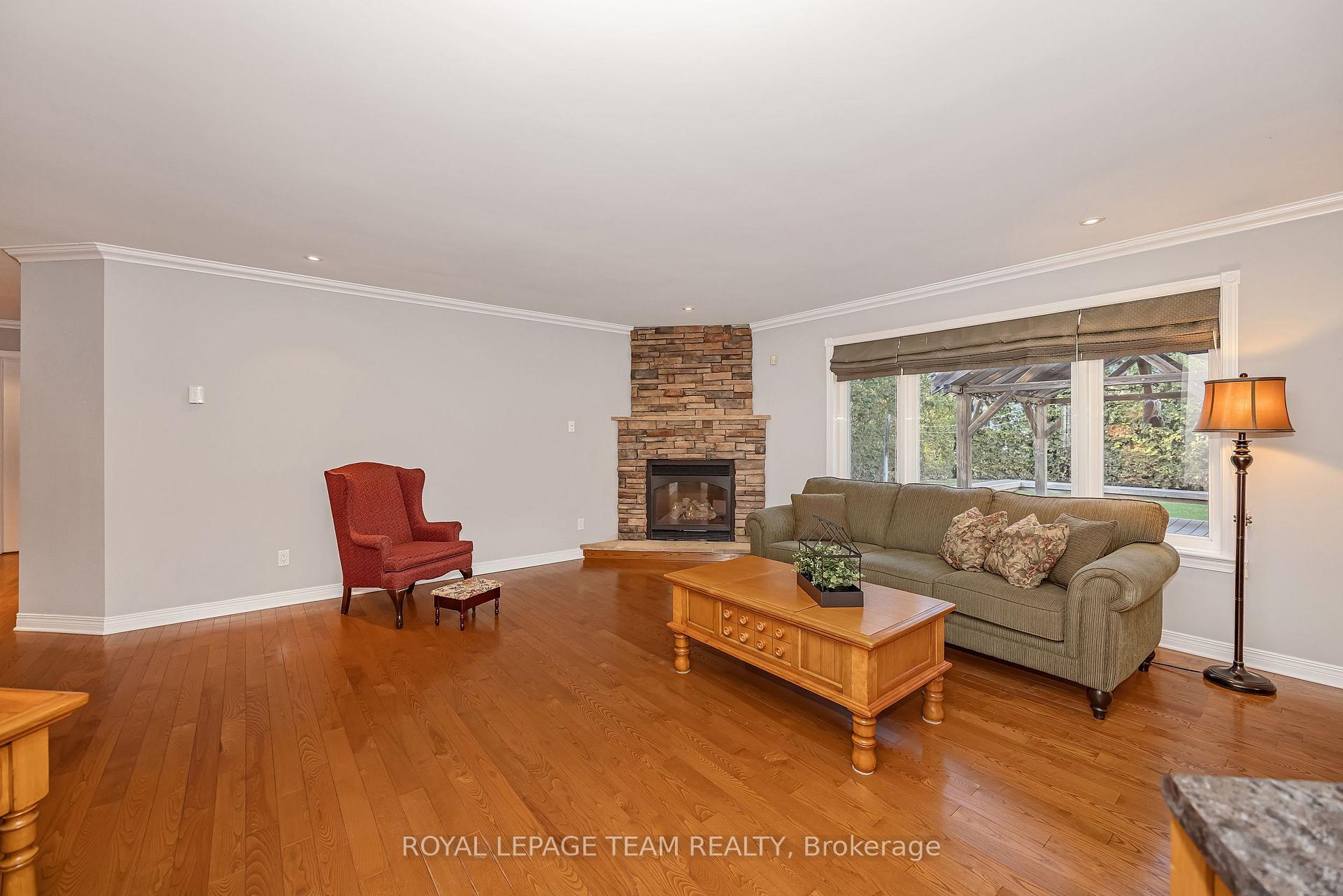 Photo 9 of 6543 Wheatfield Crescent, Ottawa, Greely — HOMEH