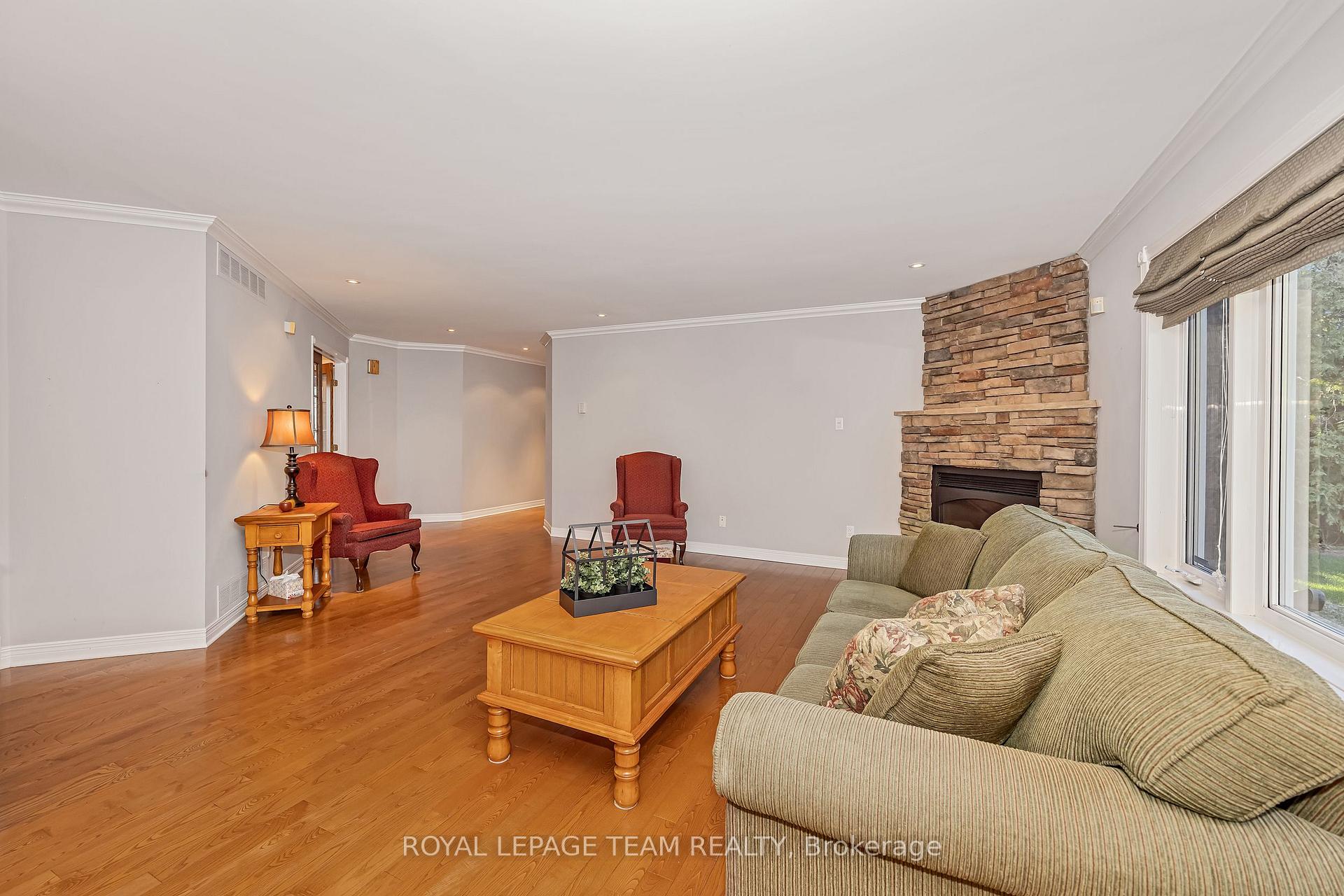 Photo 10 of 6543 Wheatfield Crescent, Ottawa, Greely — HOMEH