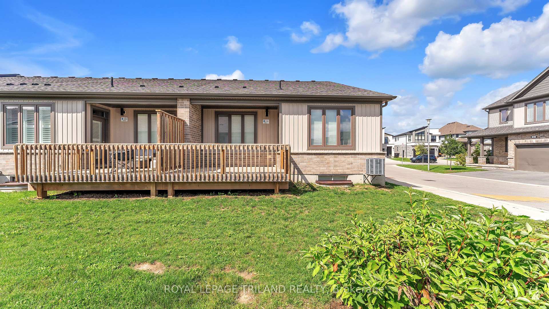 Photo 3 of 2284 Evans Boulevard, London, South U — HOMEH